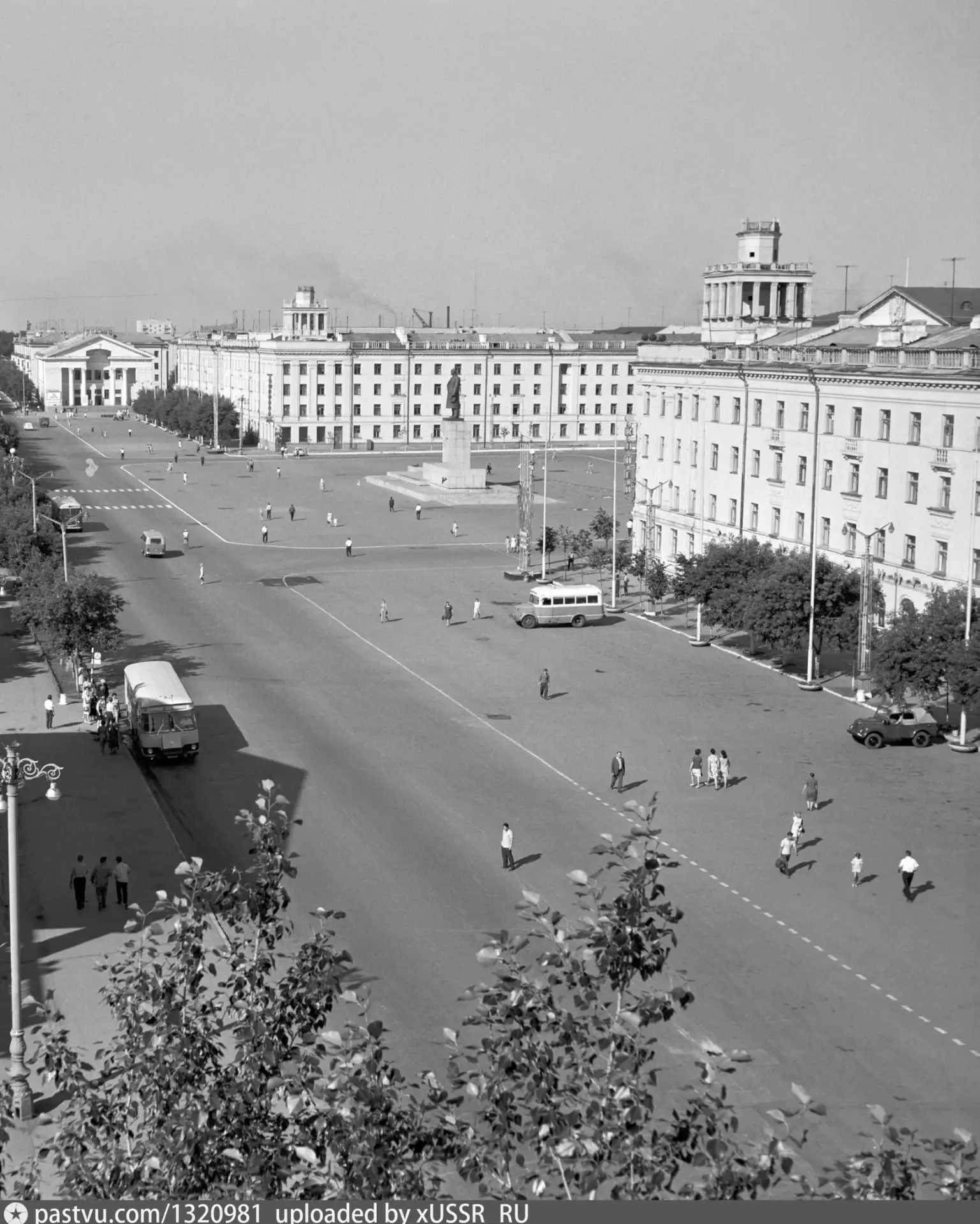 Описание: Площадь им. В.И. Ленина Курган
1972, Россия, Курганская область, Курган