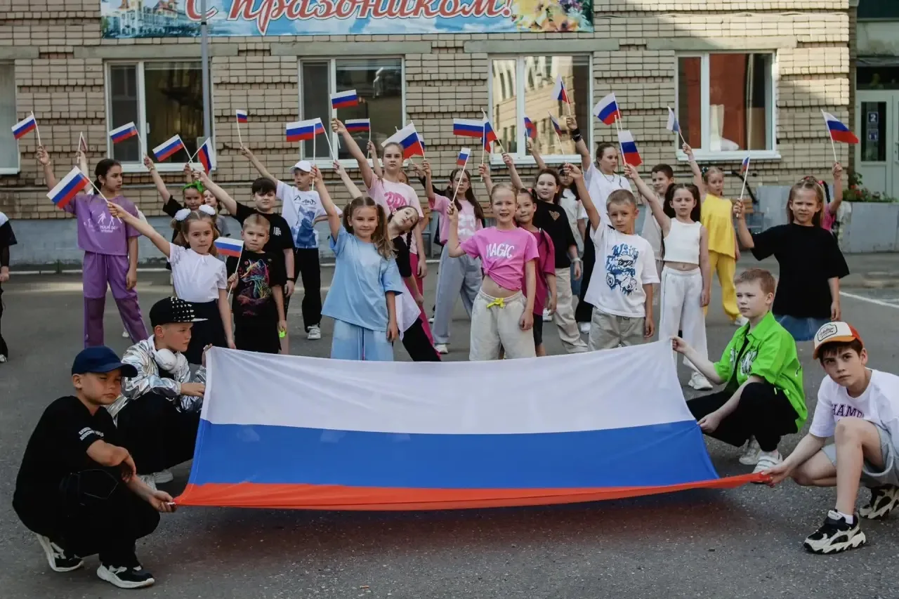 С Днём России!🇷🇺 

Учащиеся гимназии присоединяются к поздравлениям и делятся частичкой празднично