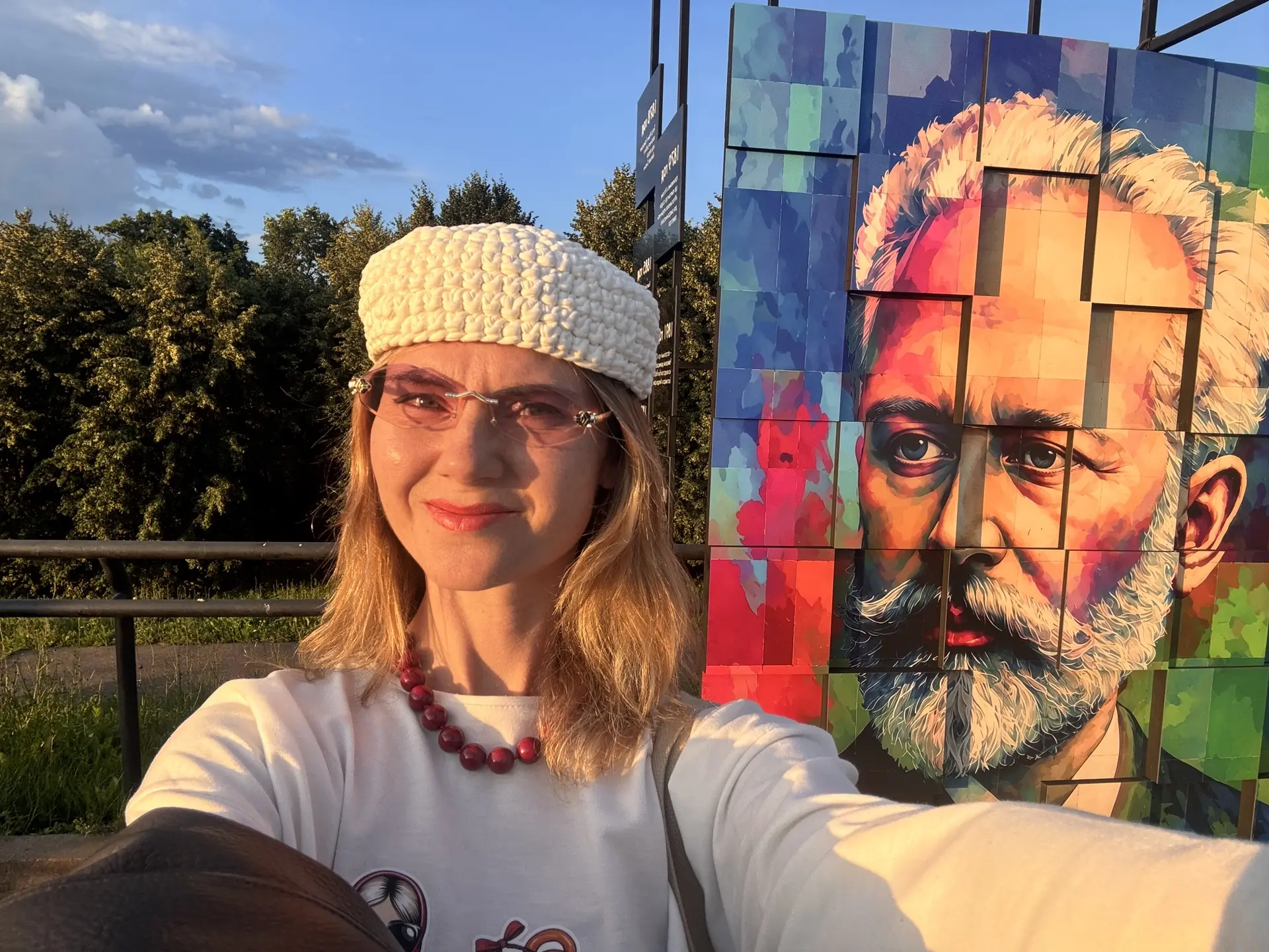 Нет, вы только посмотрите, что творится в Ижевске… Я вообще свой город не узнала 😱, серьезно.

Мы в