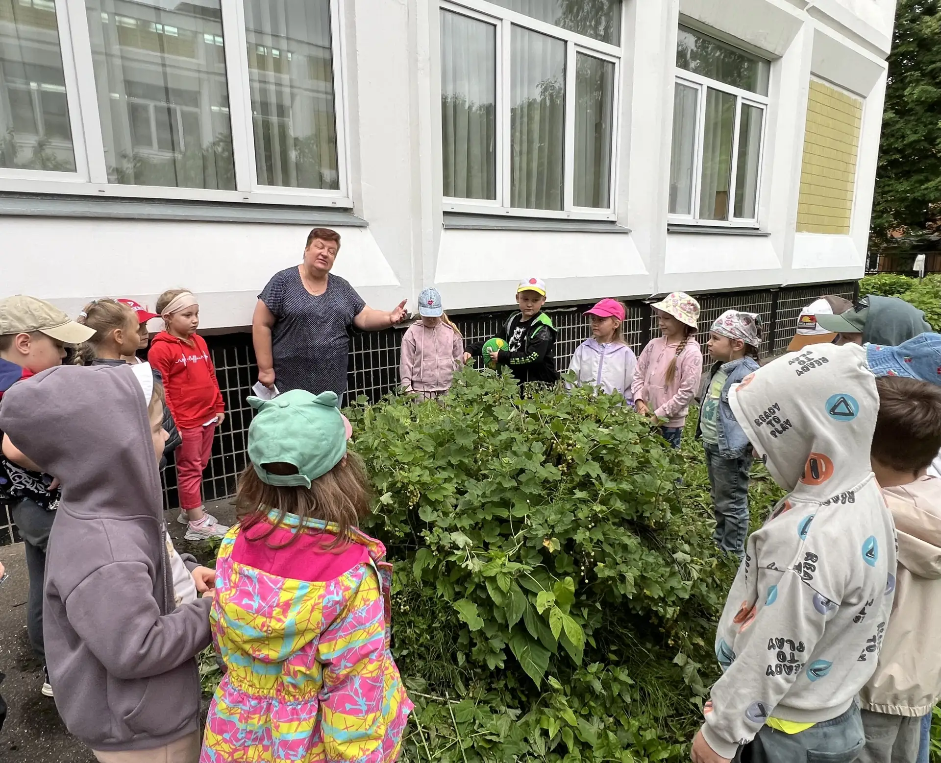 🌾Вот где будет урожай!

Старшие дошколята из здания № 18 совершили путешествие по …территории детск