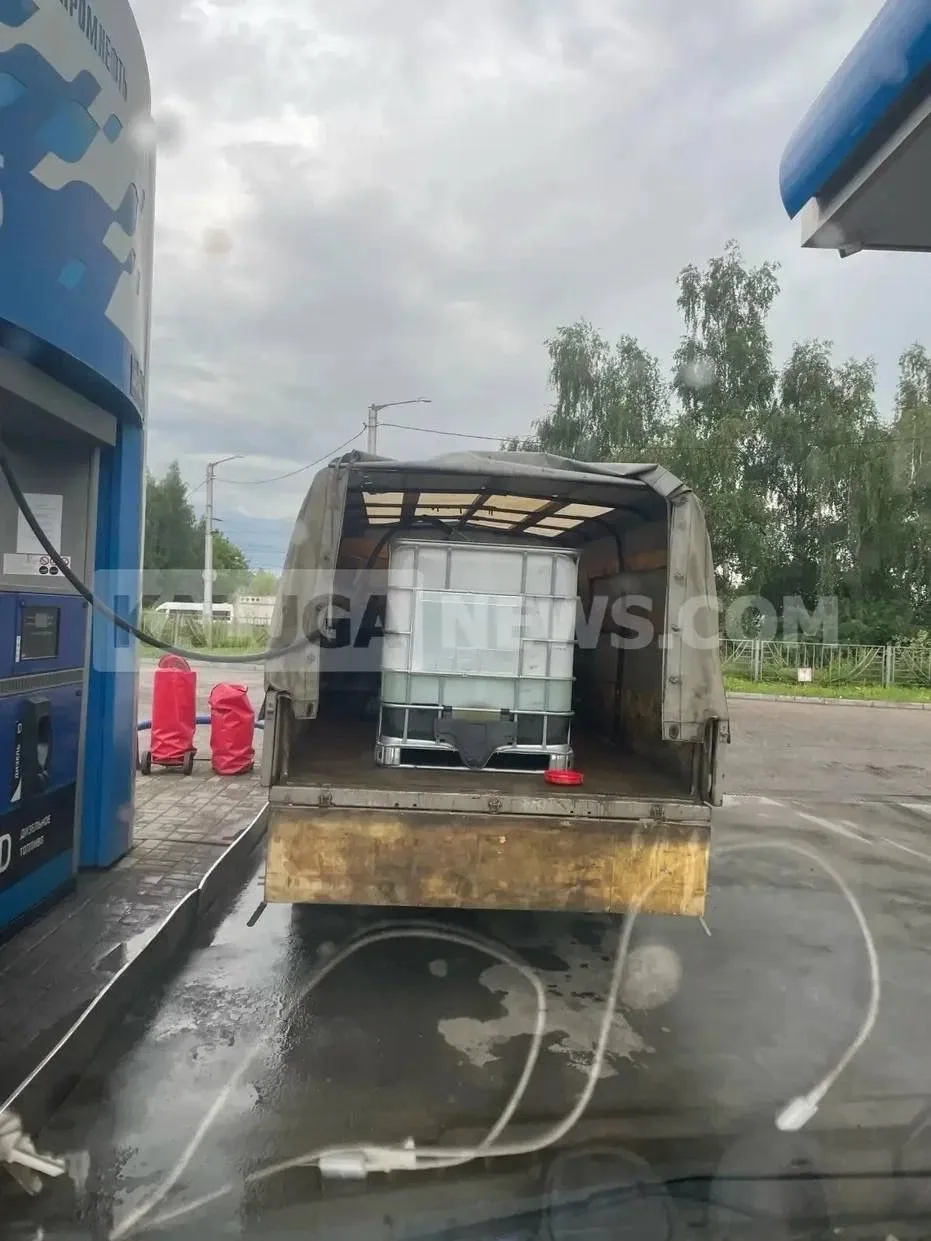 Роспотребнадзор запретил автозаправочным станциям отказывать водителям в продаже топлив...