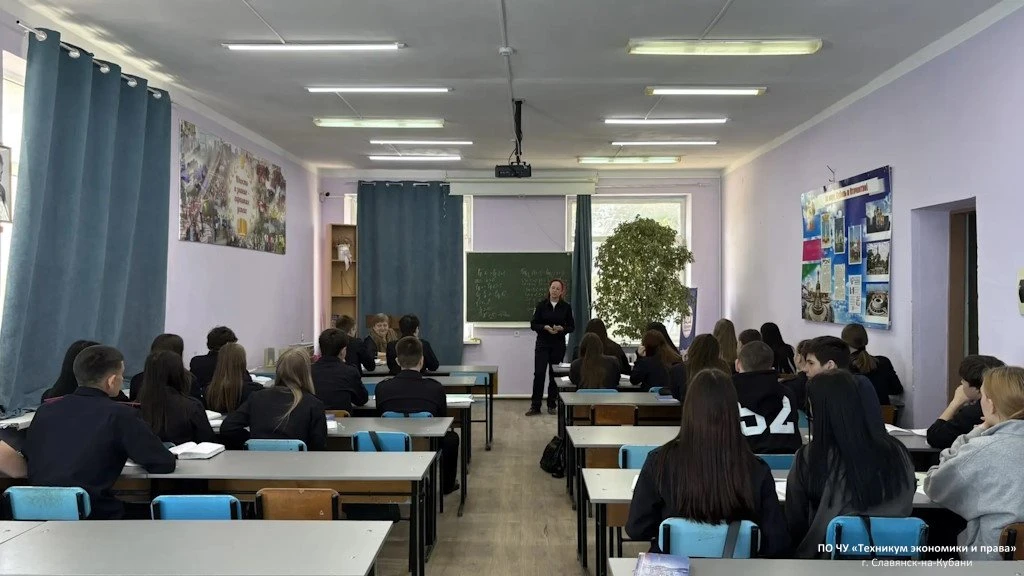 📢 Профилактическая беседа со студентами: инспектор ОПДН рассказала о безопасности и от...
