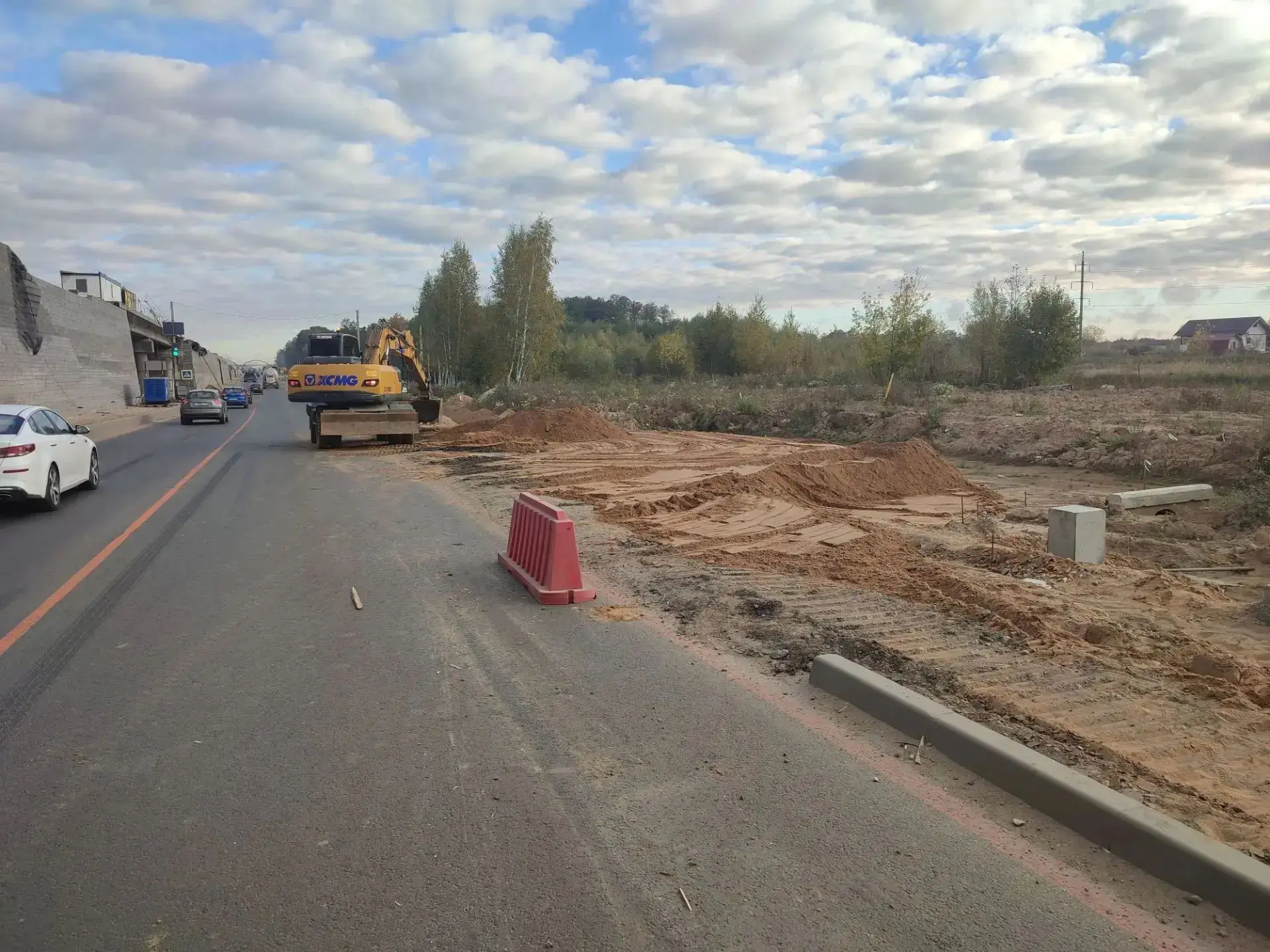 Сьезд в чистое поле делать будем, людям существующий съезд и тротуар - нет!