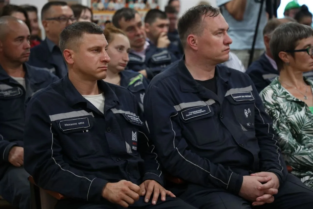 Глава Магнитогорска встретился с коллективом цементного завода.

Сергей Бердников обсудил с работник
