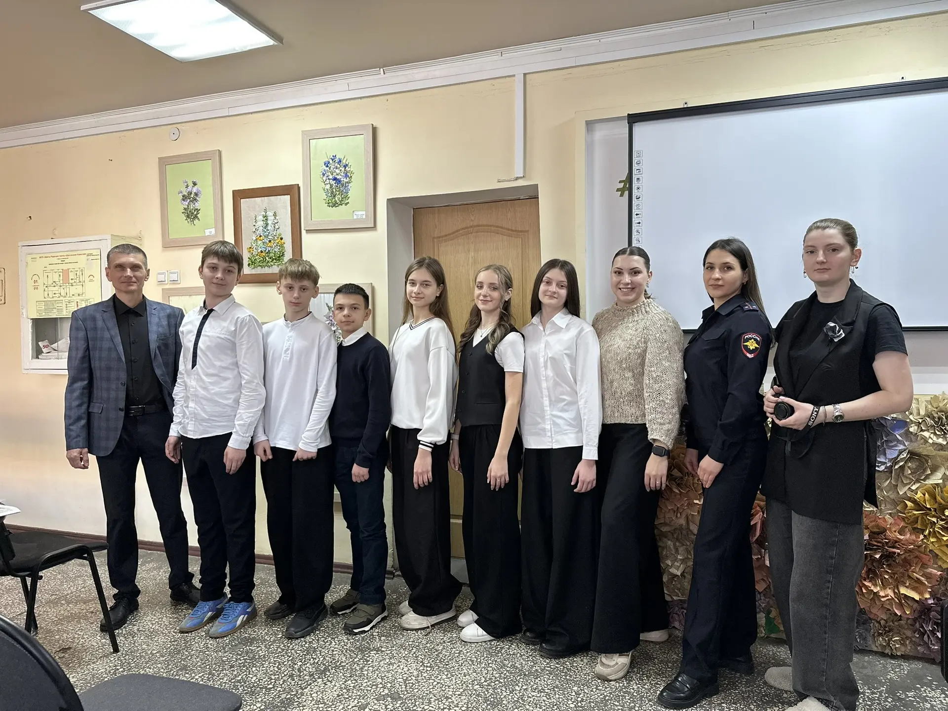 📰✨ Экскурсия в мир новостей! ✨📰  Учащиеся полицейского класса школы №38 вместе с заместителем предсе