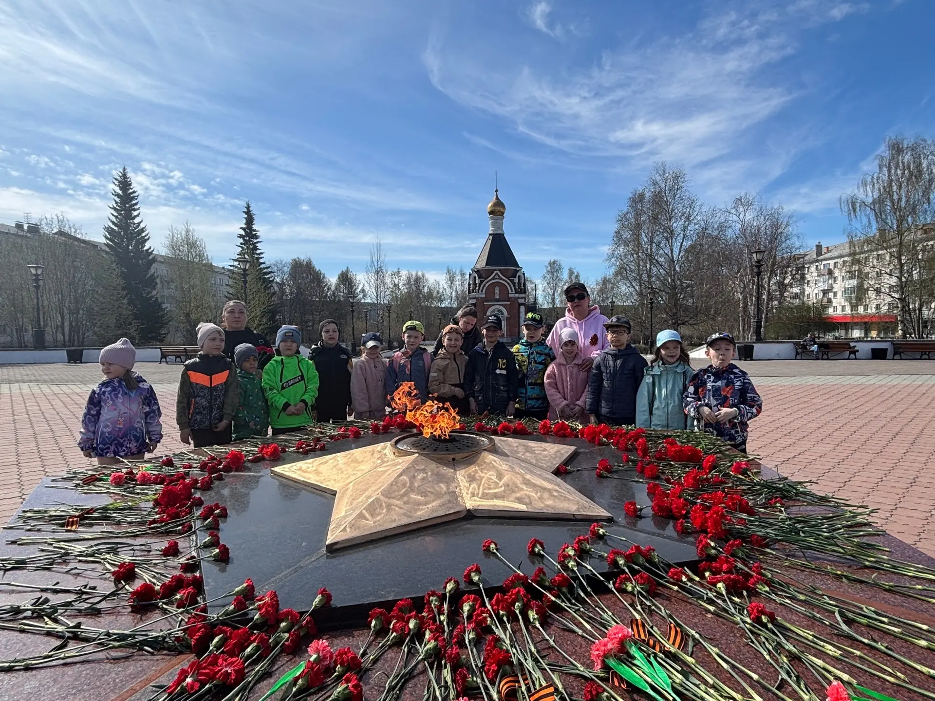В преддверии великого праздника Дня Победы подготовительные группы 6 и 7 посетили мемор...