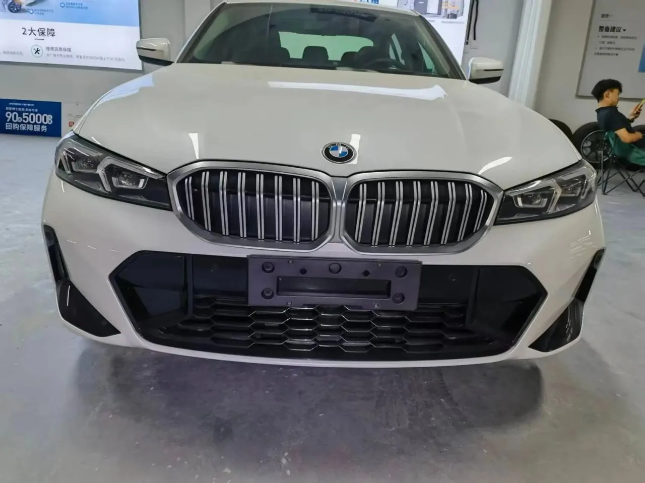 🎉  Купили в Китае🇨🇳  BMW 3-Series для Ильи! 

🏎 BMW 3-Series 
⏺2023 год;
⏺Пробег 34 000 км;
⏺ДВС