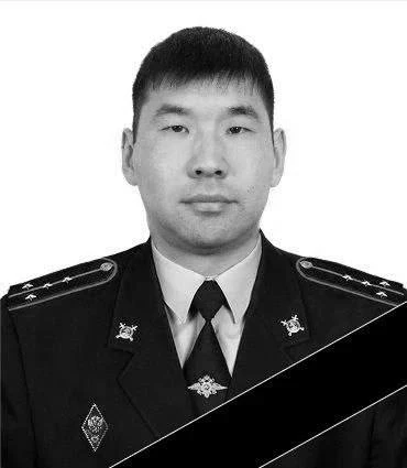 35-летний капитан полиции Виктор Актешев погиб в ДТП на Кузбасском мосту.