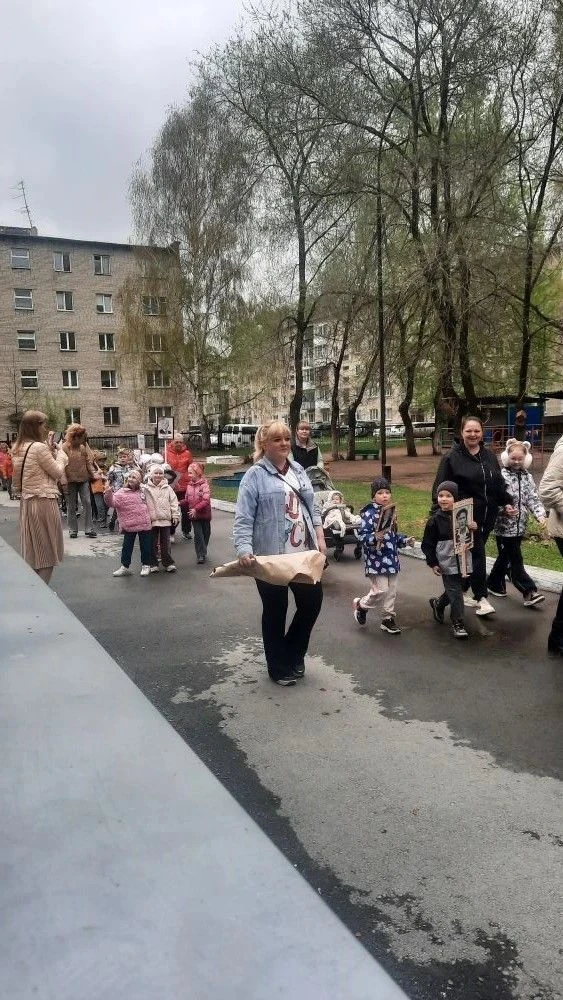 Сегодня в нашем дошкольном отделении прошло шествие Бессмертного Полка!   В одном строю, с портретам