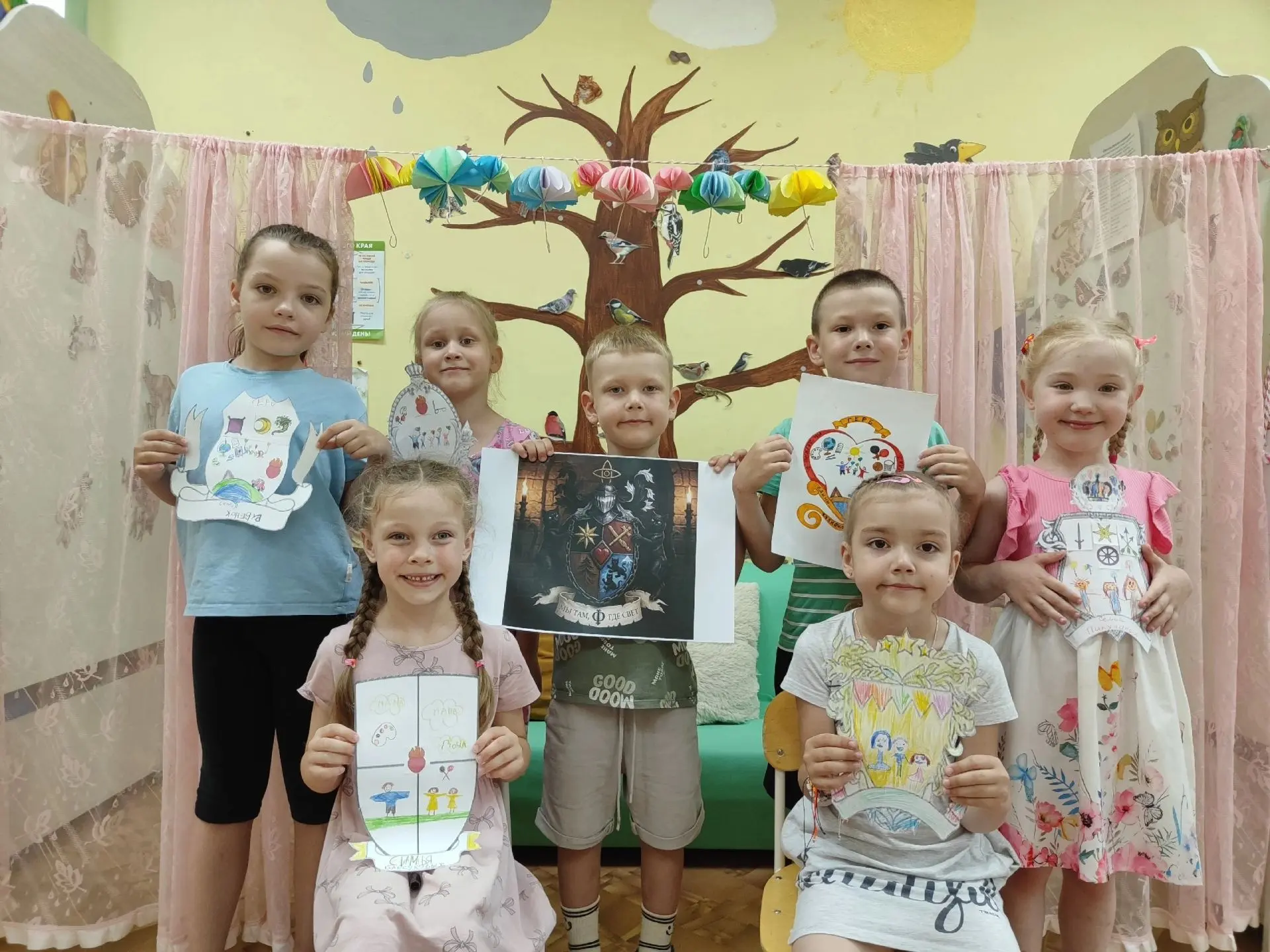 🌞 «Солнечные зайчики» создают семейные гербы!

В нашем первичном отделении Движения Первых прошла н