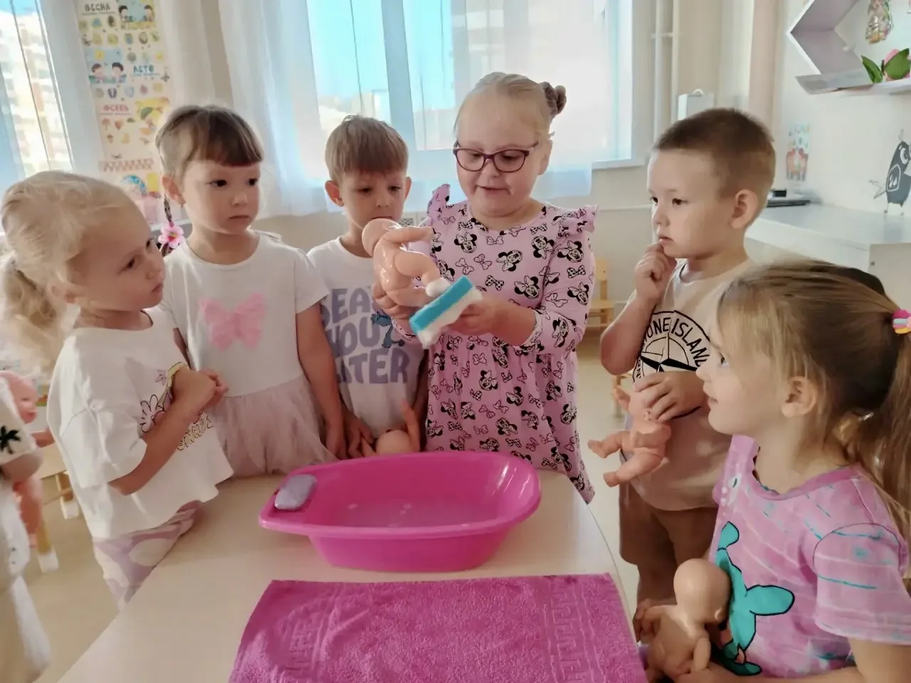✨📚 День здоровья и чистоты в Стране сказочных чудес!

Группа «Менделейки» вместе с воспитателем выс