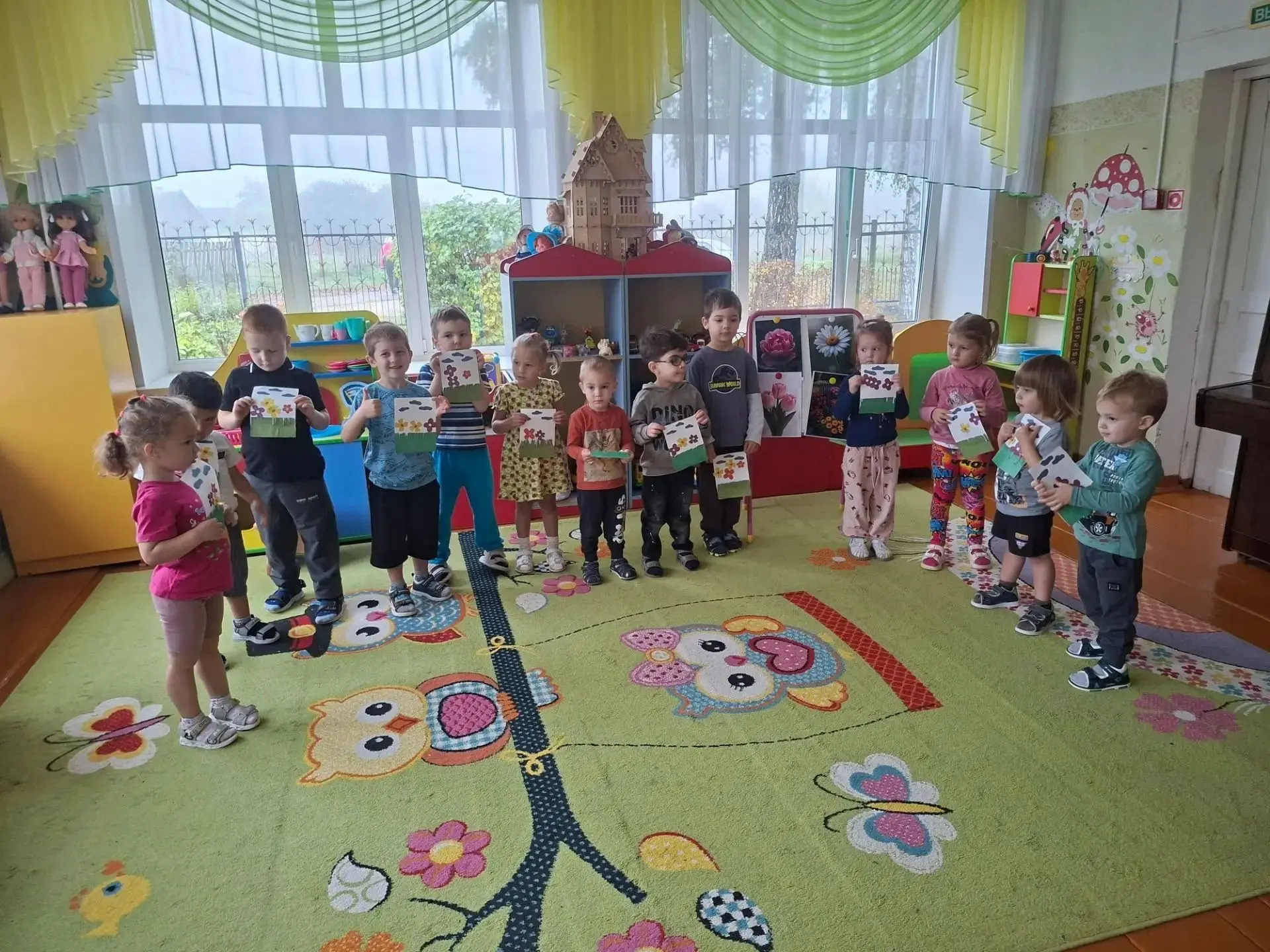 🌺🌼В младшей разновозрастной группе «Солнышко» прошло увлекательное занятие по апплика...
