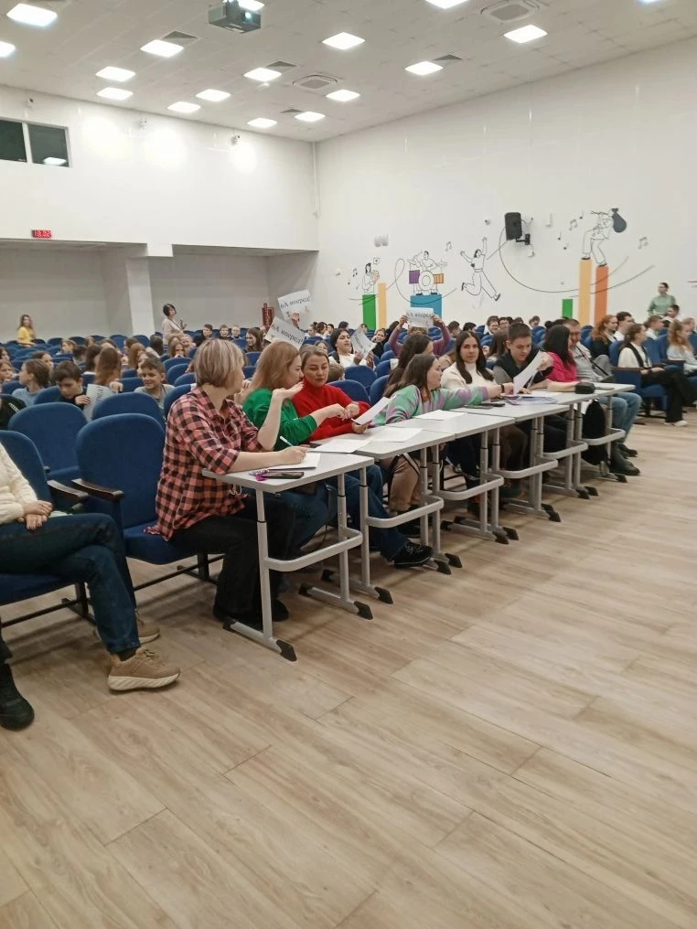 👔 Деловой стиль — это модно!  В минувшую пятницу в нашей школе прошло одно из самых стильных событий