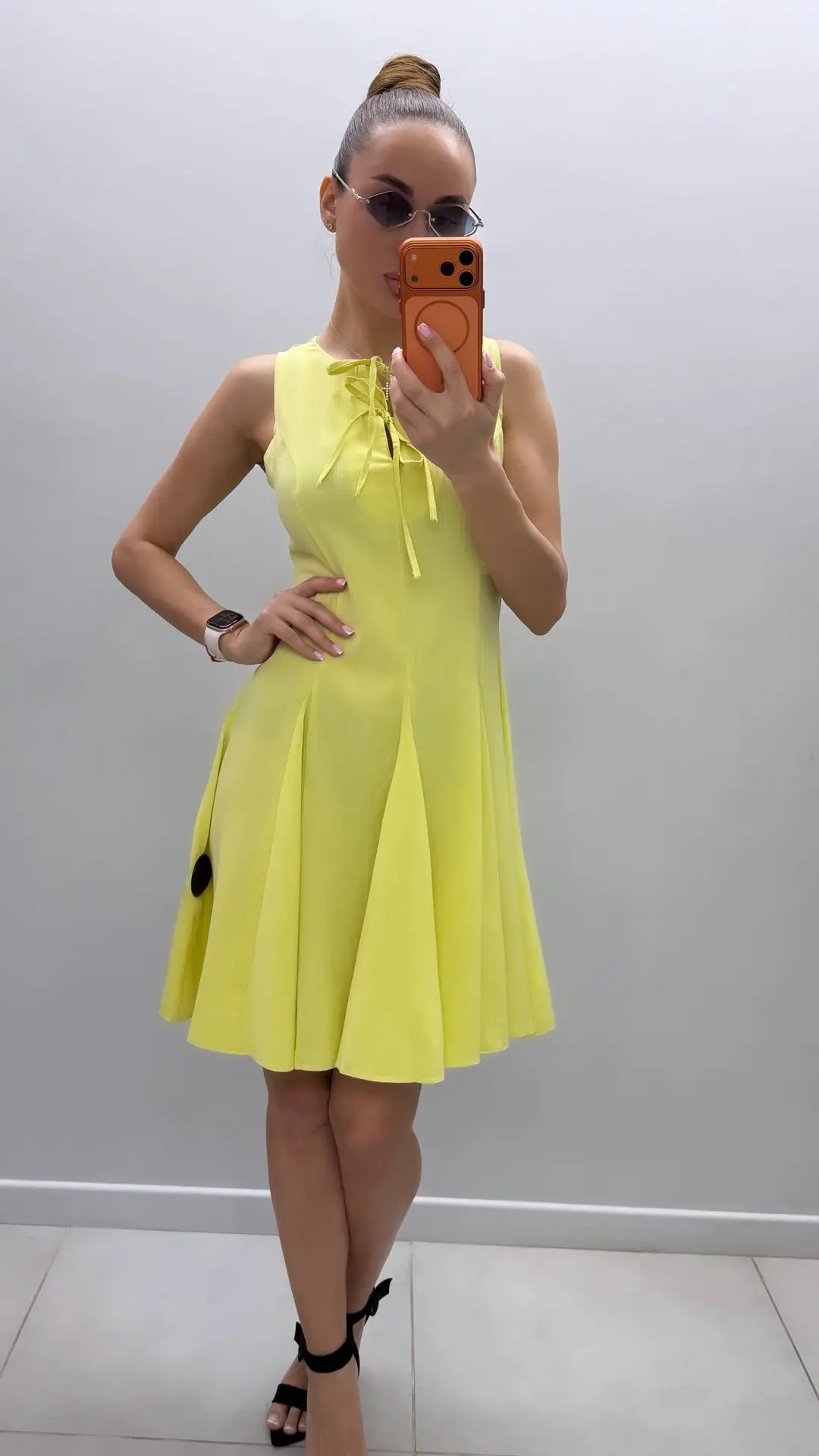[платье]
.-1599₽ | s.m

[очки]
.-499₽