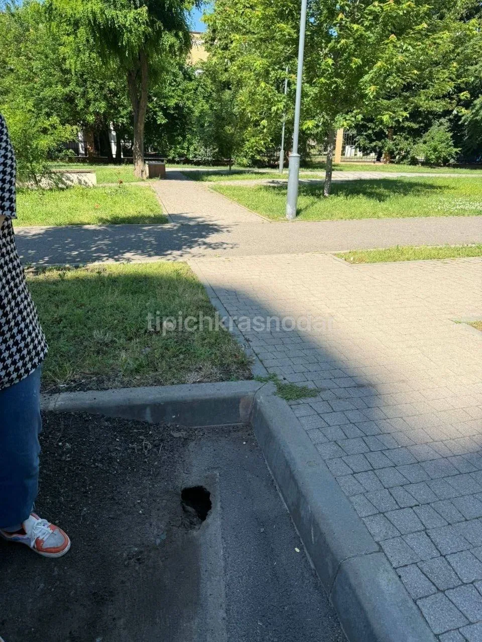 Внимание, опасность!! 

По сообщениям от местных жителей в асфальте образовался провал по адресу Шко