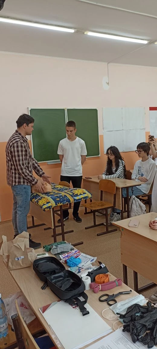 🚨 ПЕРВАЯ ПОМОЩЬ 🚨 ⚡Лицеисты принимают участие в проекте, направленном на подготовку и обучение основ