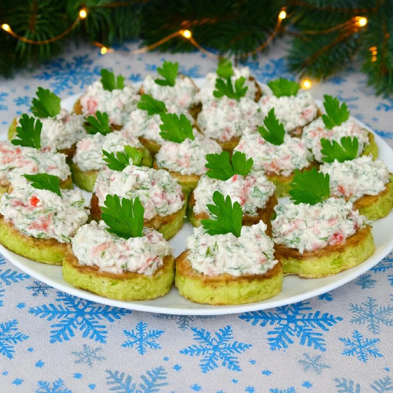 ЗАКУСКА ИЗ КАБАЧКОВ С СЫРНО-ПОМИДОРНОЙ НАЧИНКОЙ