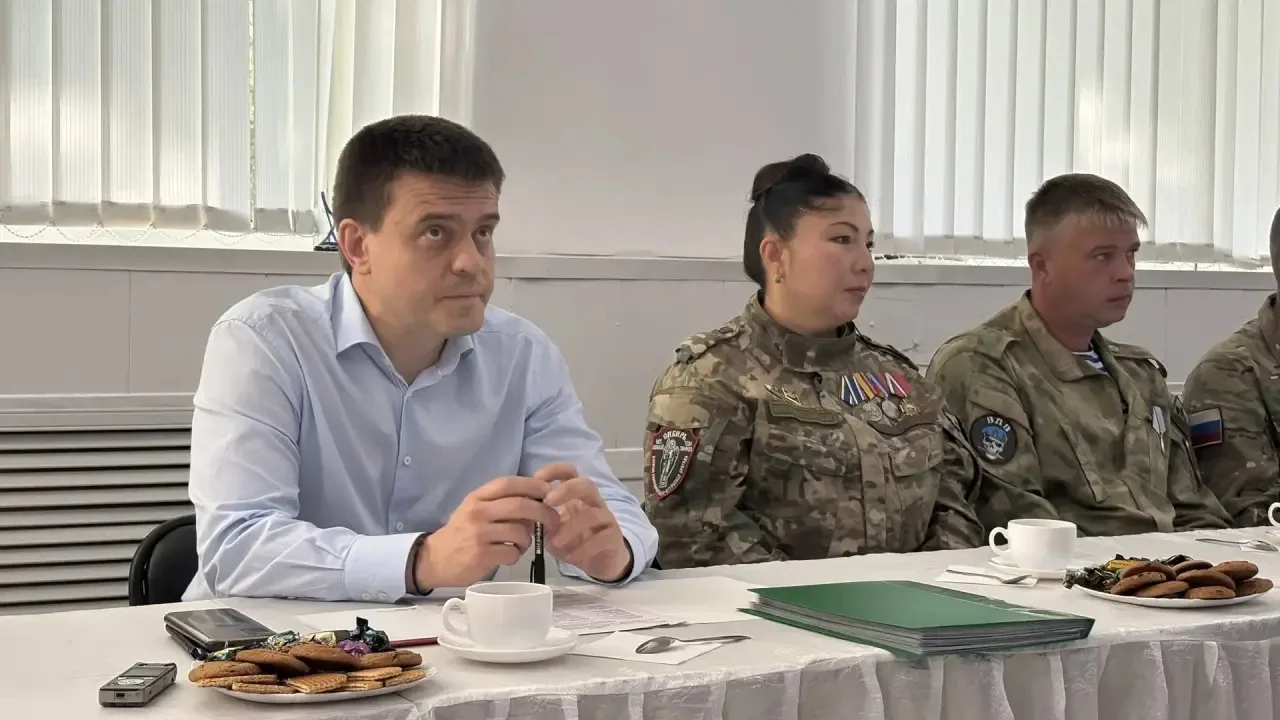 Сам стоял