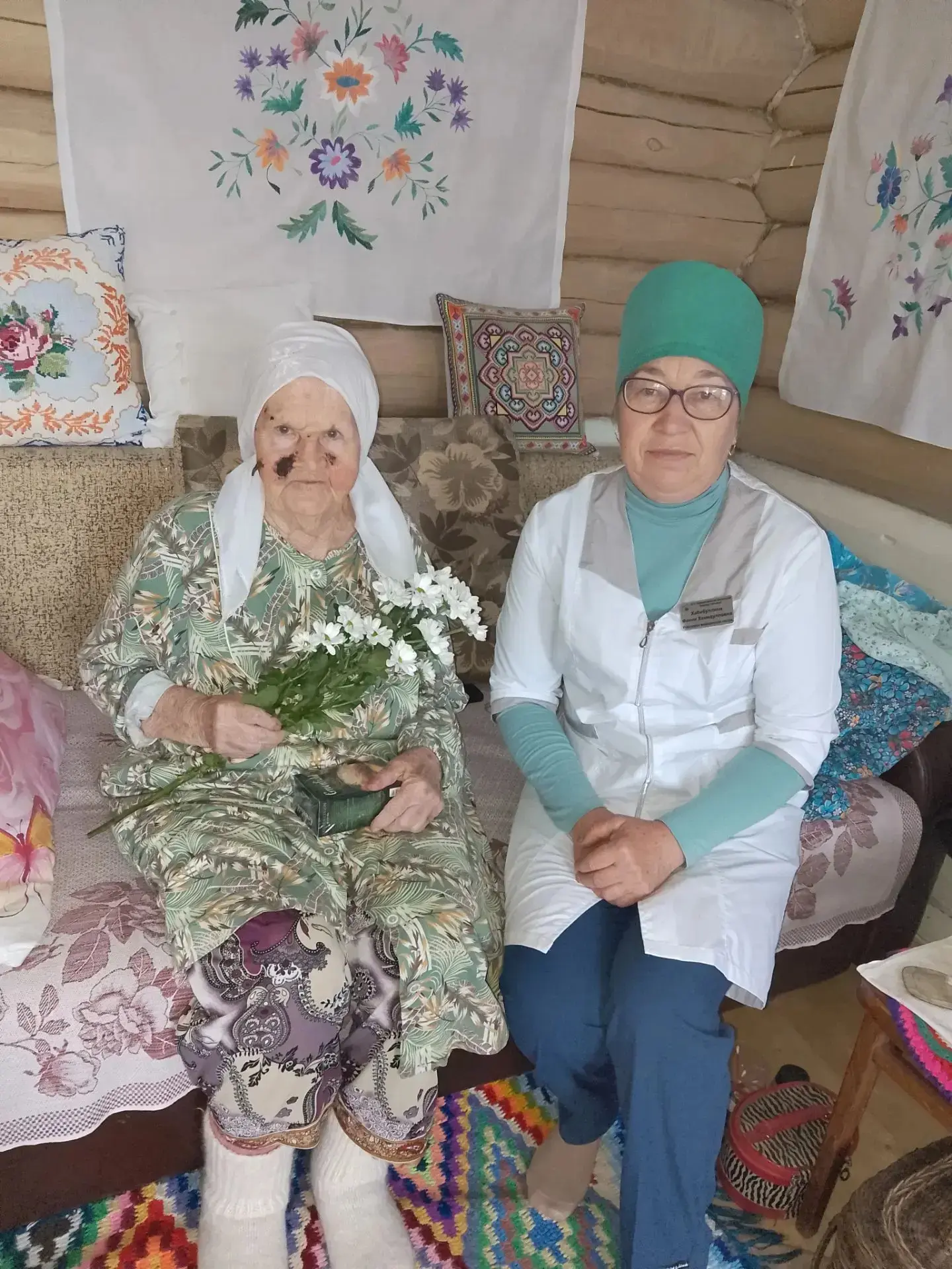 🏥По доброй традиции профком ГАУЗ "Новошешминская ЦРБ" навестили и поздравили с Днём медицинского ра
