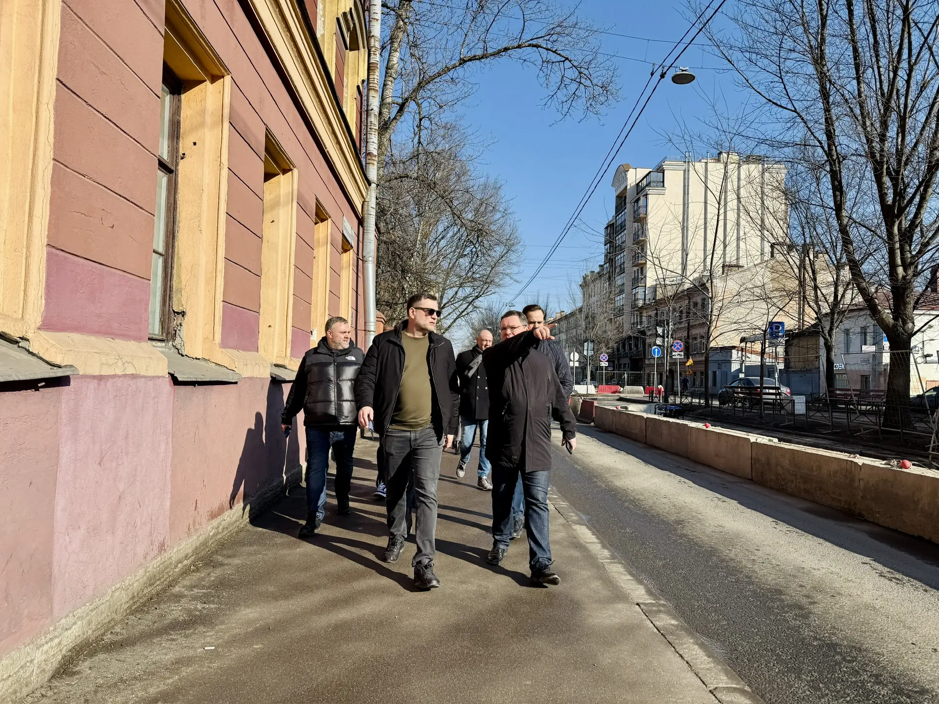 Доброго солнечного субботнего дня! ☀️  Сегодня в рабочих планах — проинспектировать два района: Цент