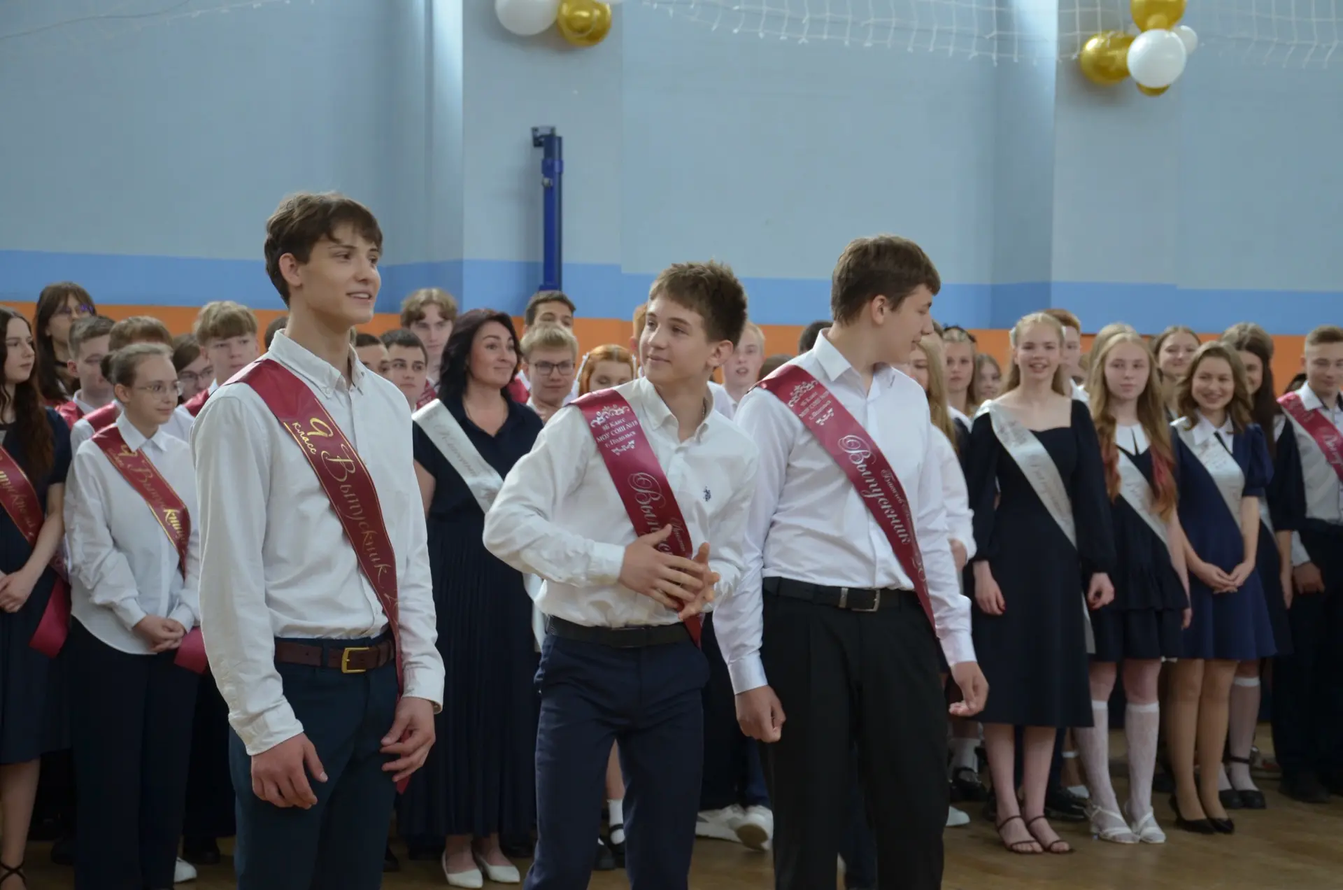 🔔 Последний звонок — 9 классы: точка с запятой.   Сегодня для девятиклассников школы №18 имени Подол