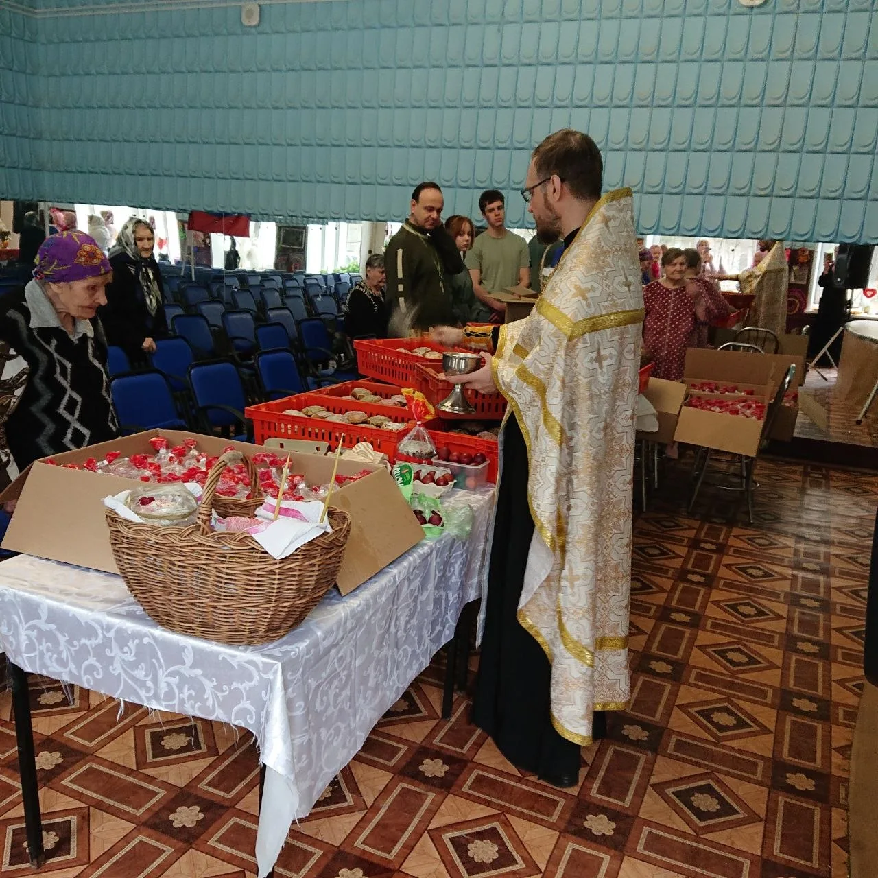 Мои родные, сегодня по нашей доброй традиции подарили куличи в Геронтологический центр. Спасибо кажд