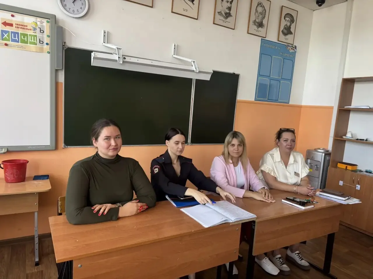 В МБОУ СОШ 18 прошло заседание Совета по профилактике, на котором рассматривались случа...