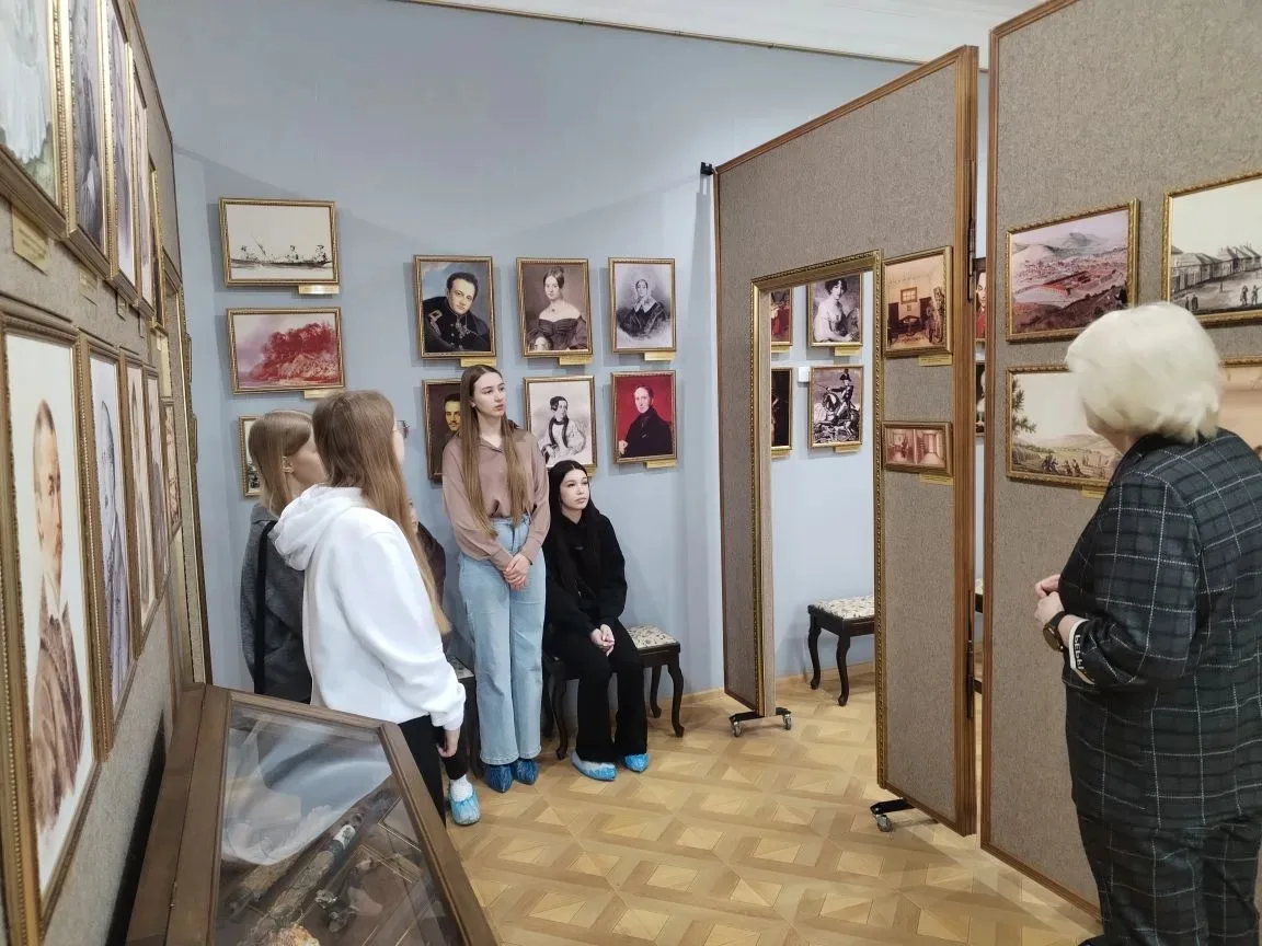 11‑й класс (гуманитарная подгруппа) был на экскурсии «Сибирский коридор» 😍  Узнали много нового о жи