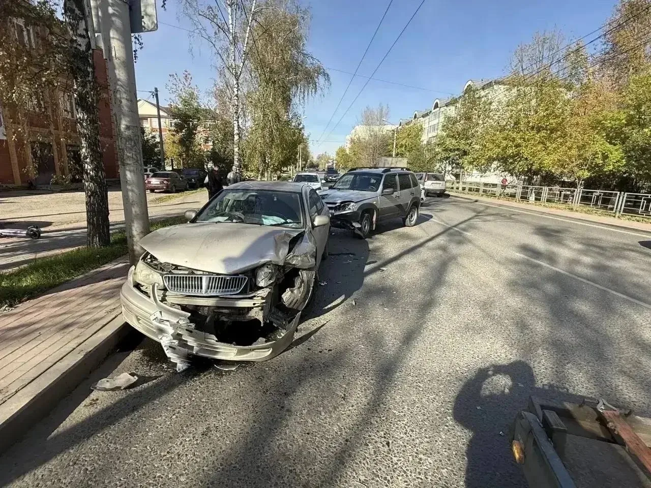 🚑 В Томске на проспекте Ленина столкнулись два автомобиля: пострадала женщина.