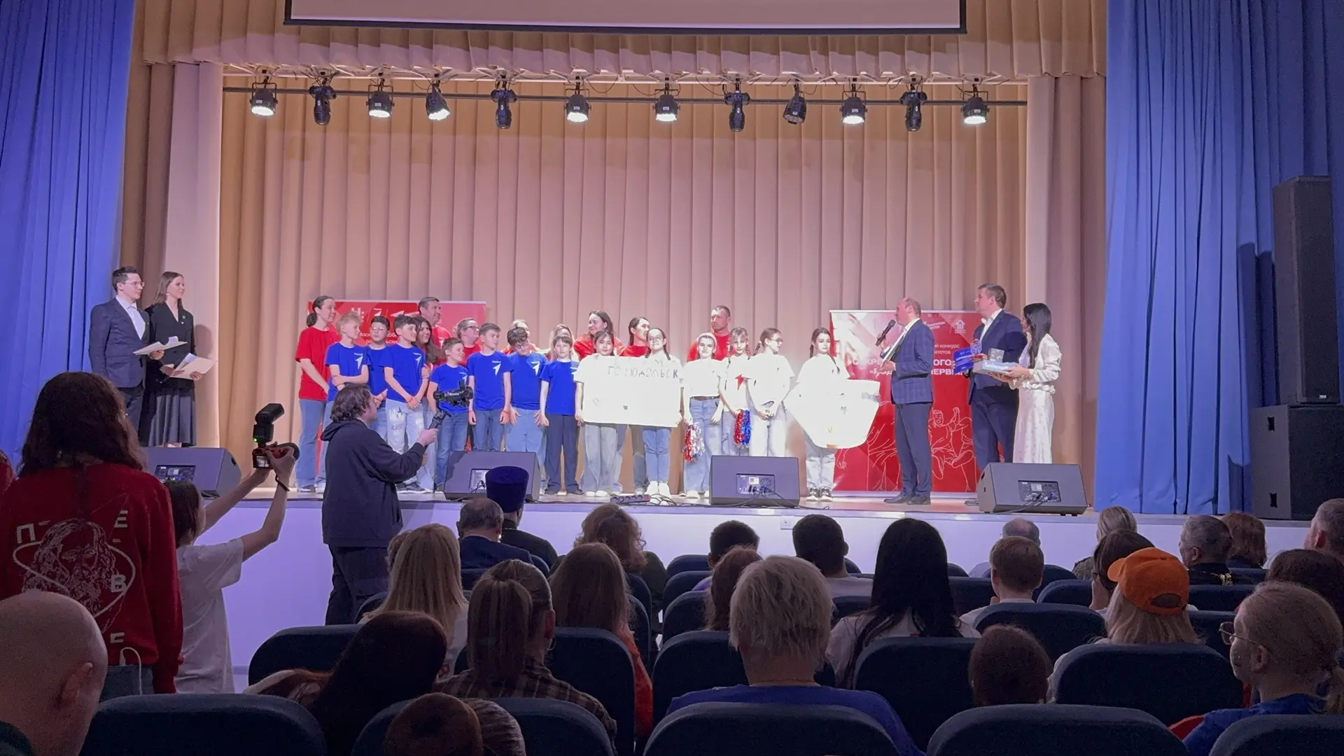 🎉 Поздравляем с блестящей победой на зональном этапе областного конкурса!  Ученики 4 «Е» класса МОУ 