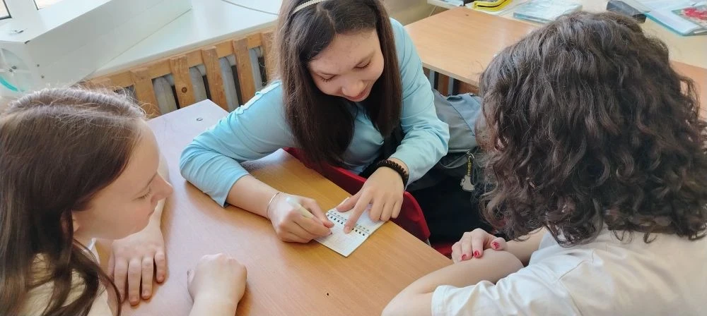Наши десятиклассники не сидят на месте — они приняли участие в крутой акции «Цифровой Я...