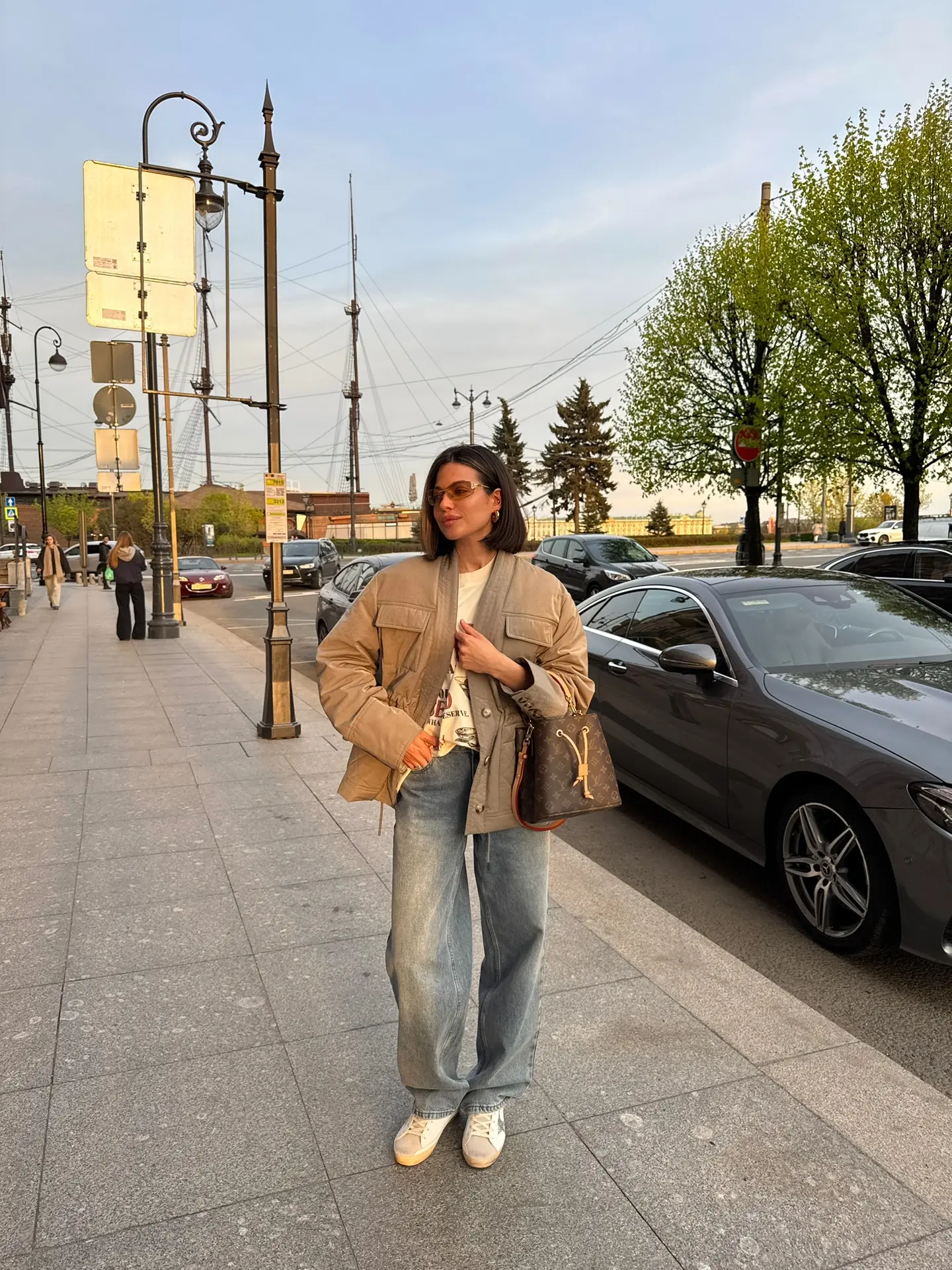 Идеальная для меня погода, когда можно ходить в легкой куртке и футболке 🧡