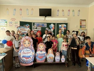 🎉 День России в лагере «Островок»: праздник, который запомнится! 🎉
Сегодня в нашем пришкольном лаг