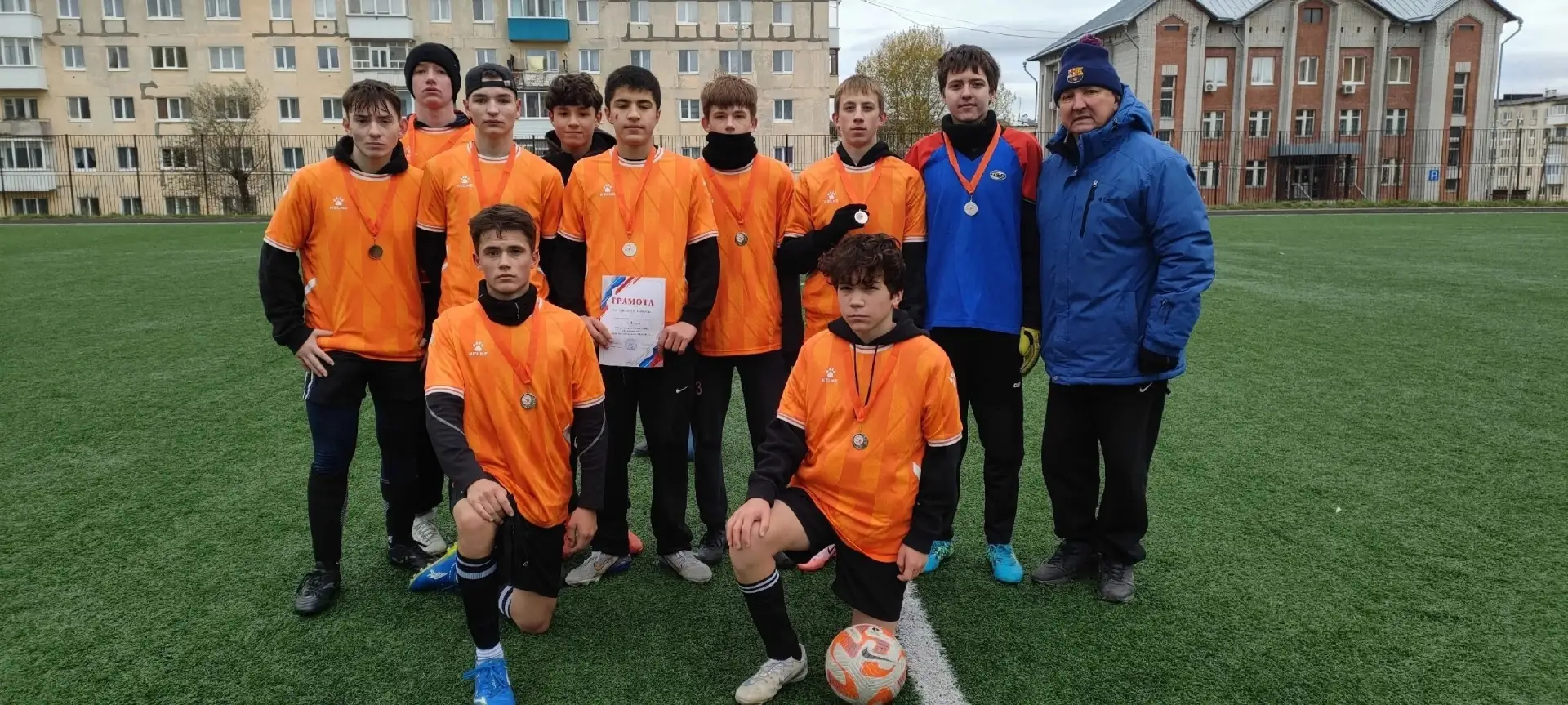 ⚽️ 3 и 4 октября на межшкольном стадионе в рамках закрытия летнего сезона состоялись дв...