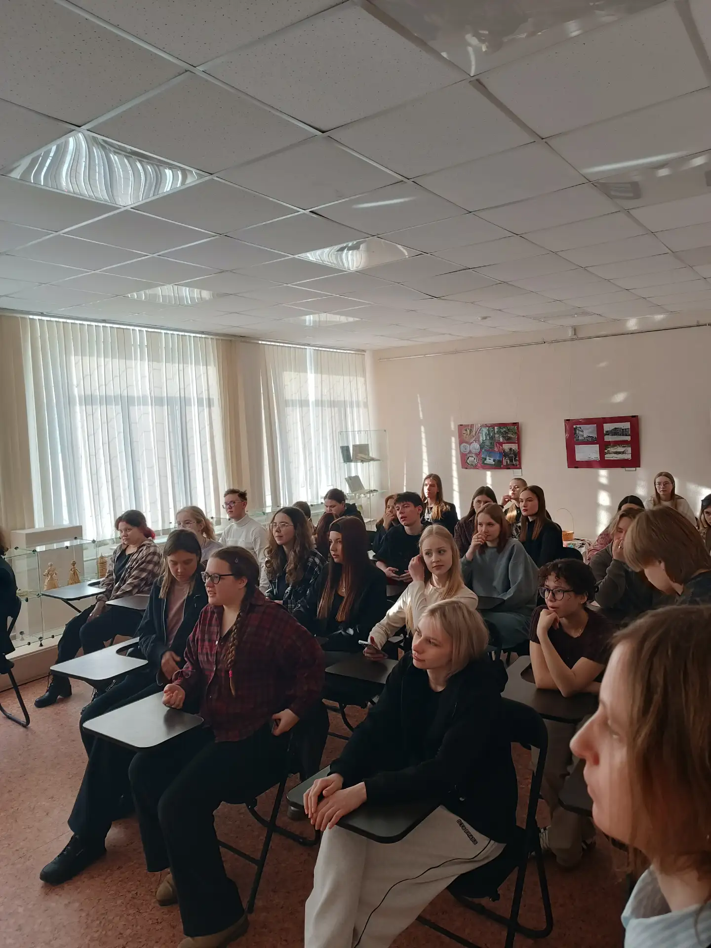 Студенты СГФ и ФППО в музее НТГСПИ 📜 16 марта студенты первых курсов СГФ и ФППО вместе с заведующей 