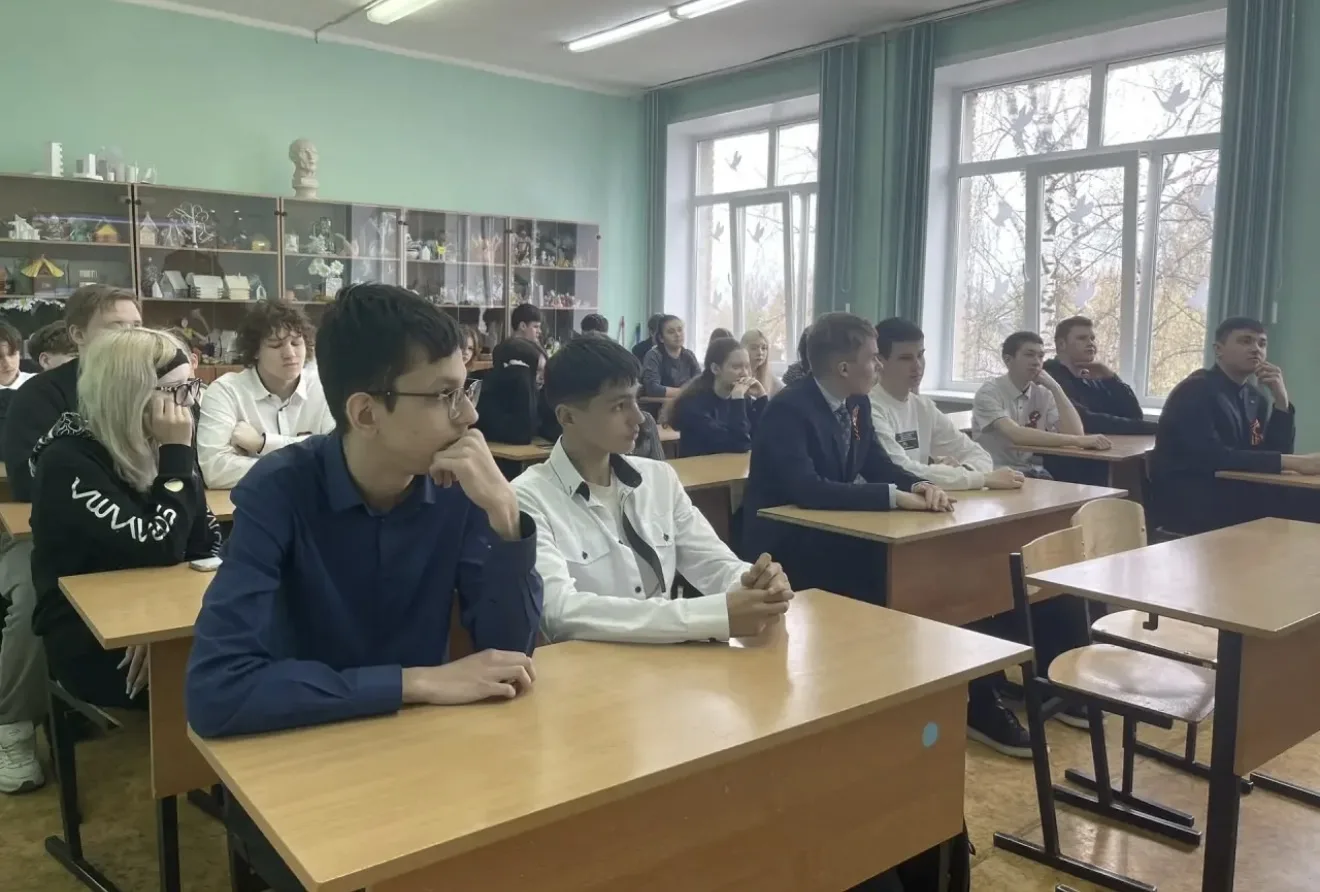 🎓 Ученики старших классов МБОУ г. Пушкино «Образовательный комплекс № 7» встретились с представителе