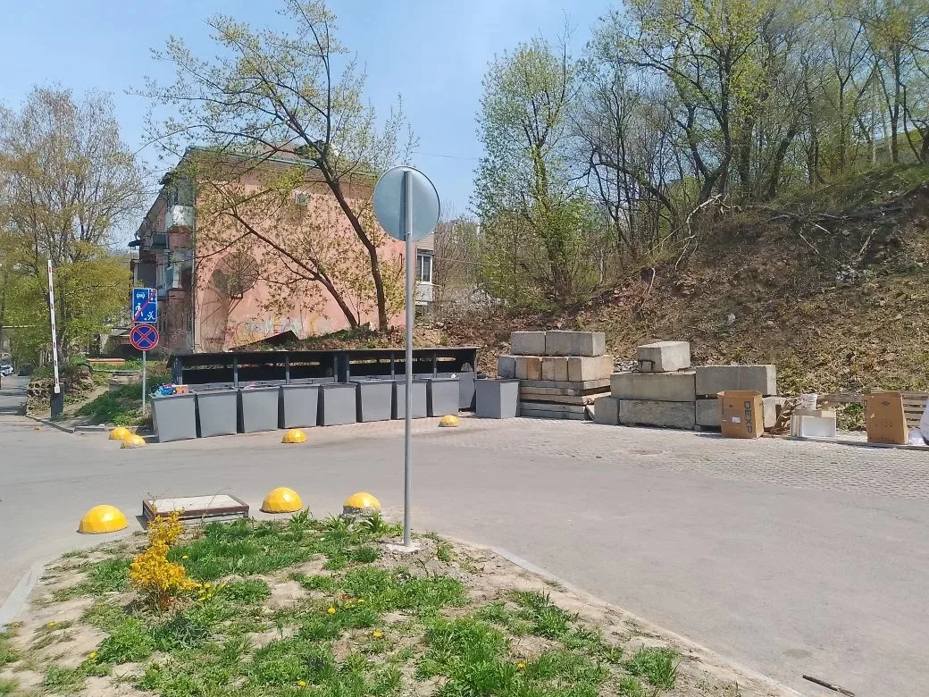 🛢️06.05.2026 года сотрудниками УК была проведена покраска мусорных контейнеров. Данная...