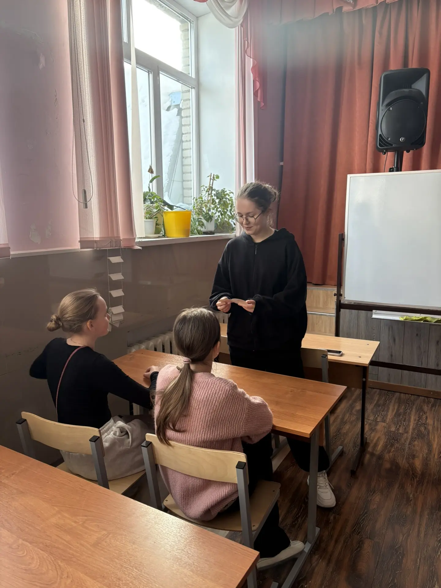 Живые эмоции на занятии проекта «ШКОЛА ВЕДУЩИХ»❤️🫂  В морозную субботу к ребятам на тренинги загляну