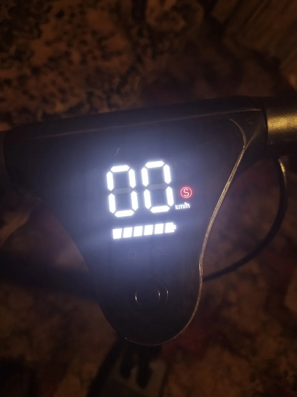 Продам электросамокат midway i- max pro ездили пару раз
Задний двигатель 600w
Акамулятор li-lon 48v1