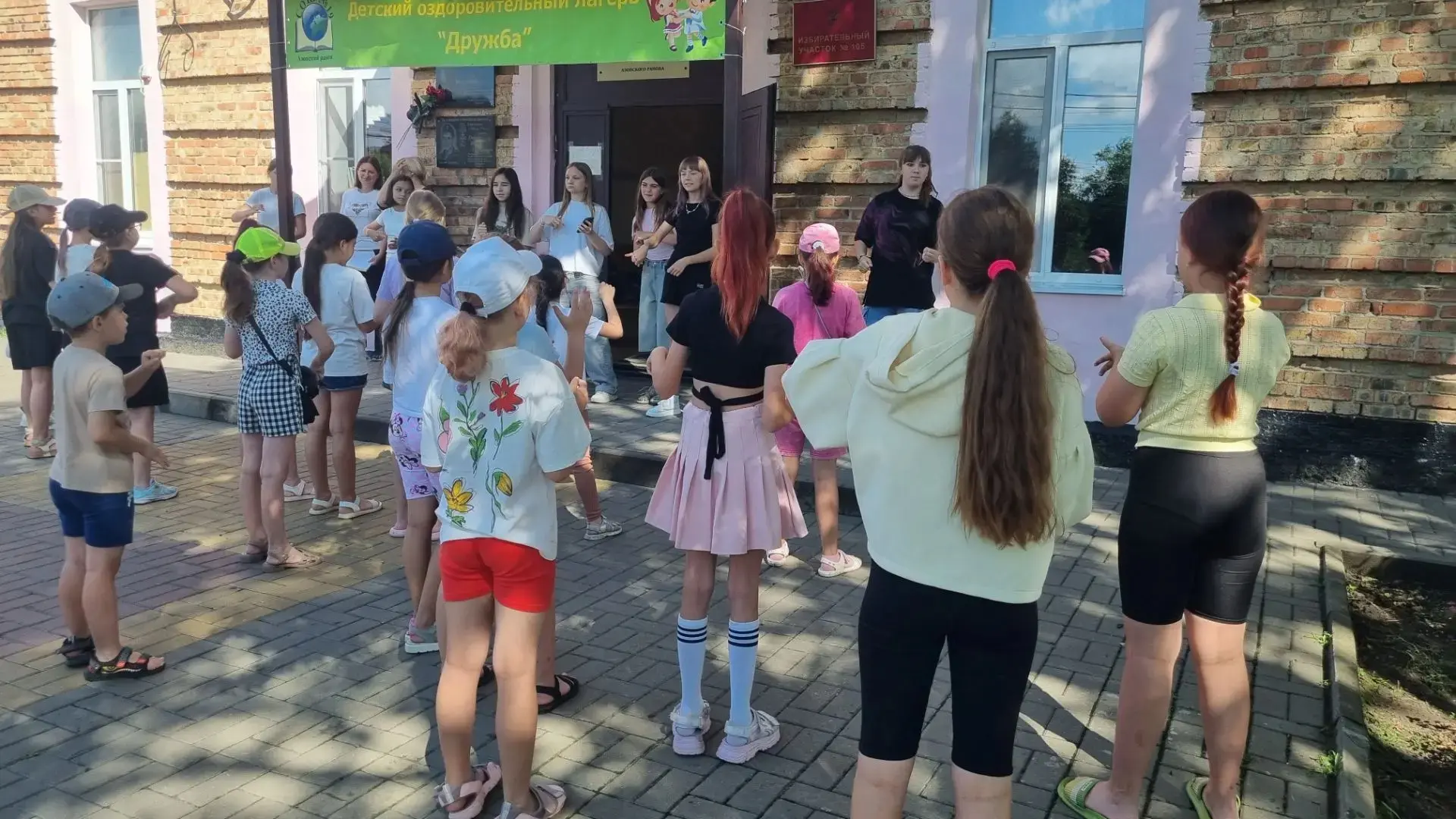 🎈Каждое утро в нашем лагере начинается с бодрой и веселой зарядки. Это не просто тради...