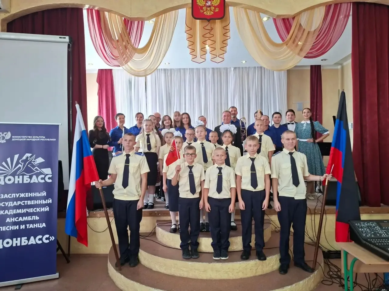 🇷🇺Патриотическое мероприятие в Кадетской школе: ансамбль «Донбасс» подарил кадетам не...
