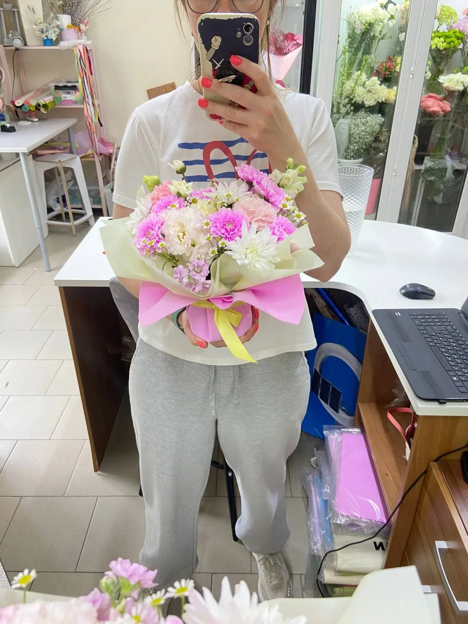 💟Свободные букеты на сегодня 

💫Кулек цветочков 
Мило нежно за -1650

💫Букет цветов 
Свежо солнеч