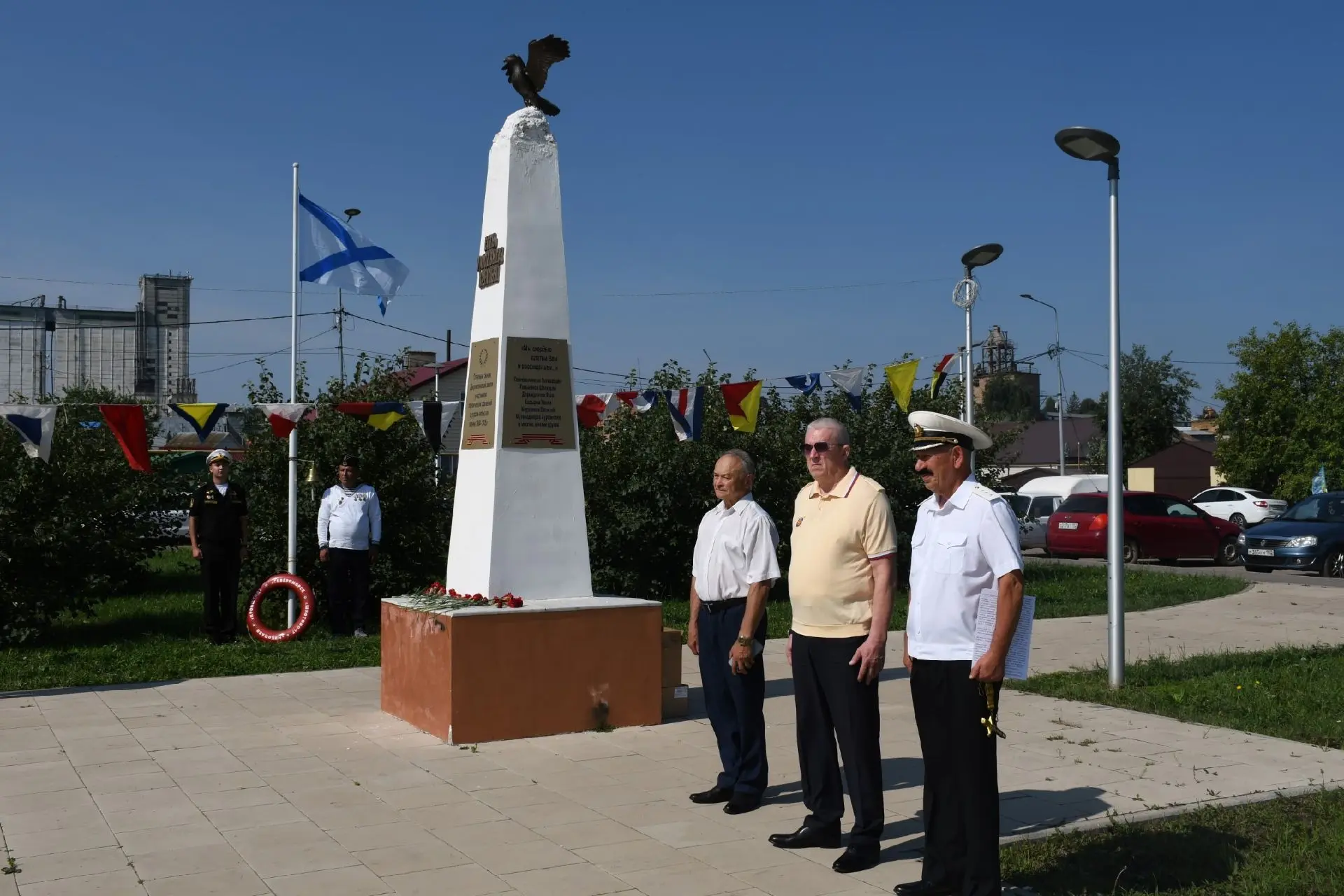 На набережной нашего города провели мероприятие ко Дню Военно-Морского Флота. В этом году мы чествуе