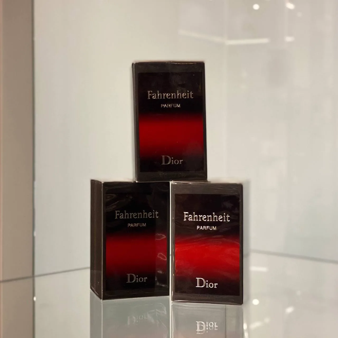 Dior Fahrenheit 75мл 
Аромат, который не спутаешь ни с чем.

Пирамида:

 Верхние ноты: цветок мускат