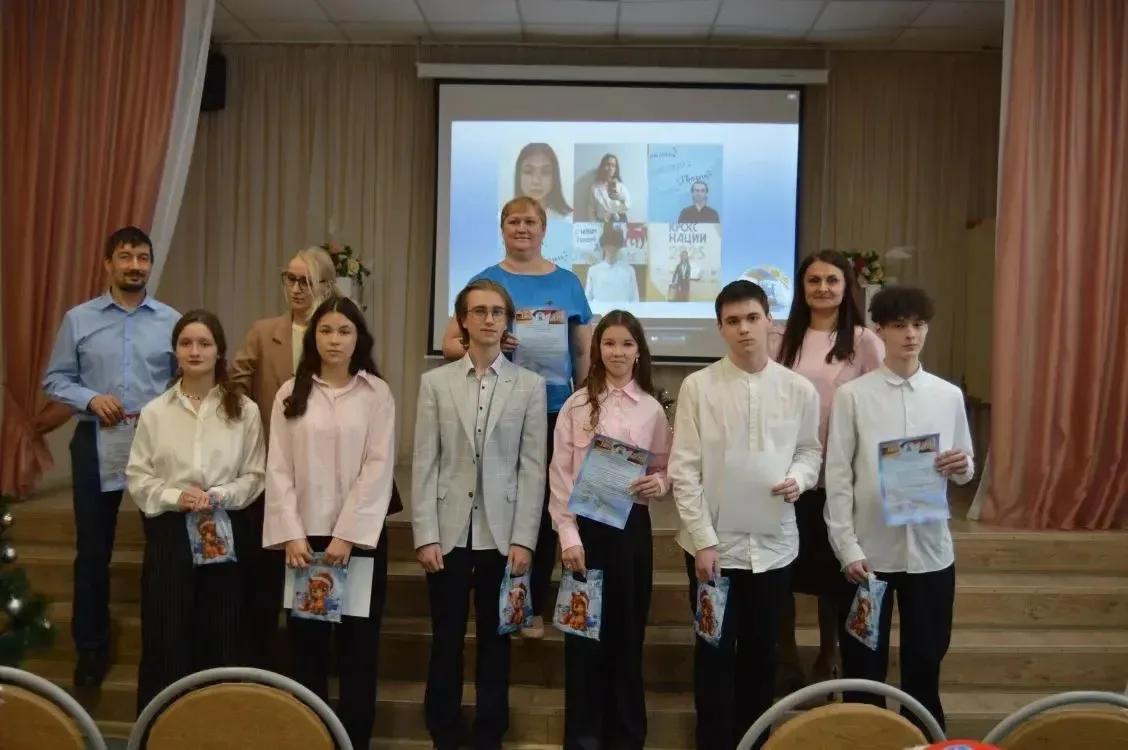 ✨Ежегодно в МАОУ "СОШ131" проходит церемония награждения лучших учеников школы.  💥Церемония "За чест