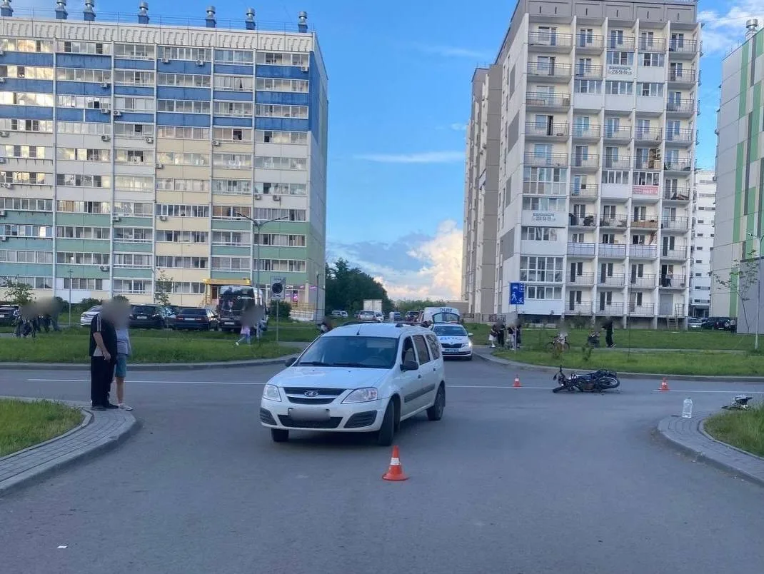 ❗️⚡️ ДВОЕ ДЕТЕЙ НА МОПЕДЕ ПОСТРАДАЛИ В ДТП НА УЛИЦЕ 2-Я ЭЛЬТОНСКАЯ В ЧЕЛЯБИНСКЕ

14 июня около 18:35