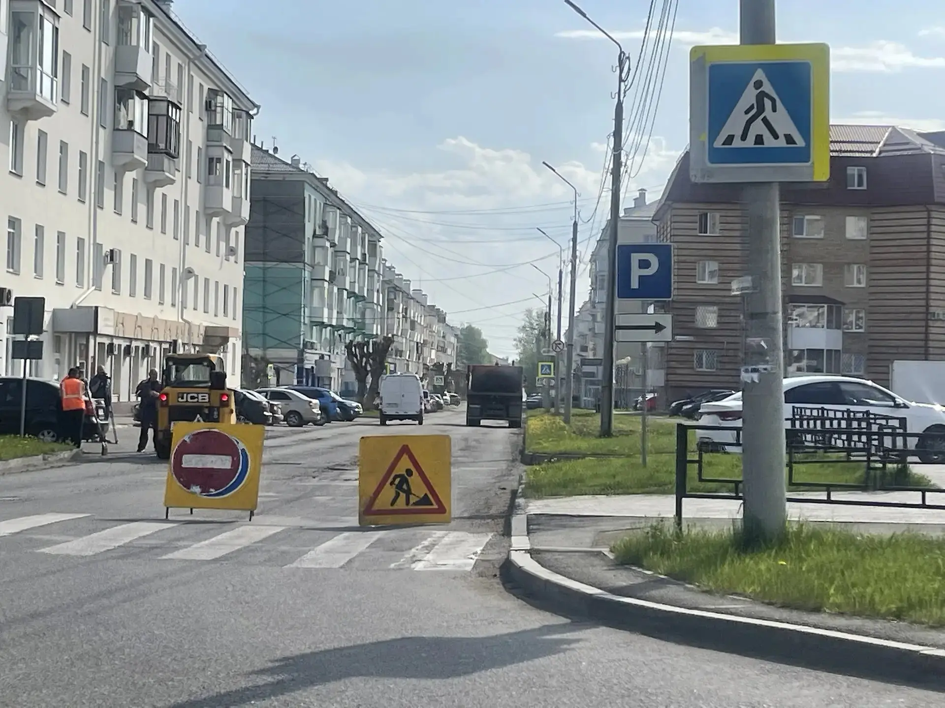Одну из проблемных дорог в Серове начали ремонтировать. Часть улицы Луначарского перекрыта