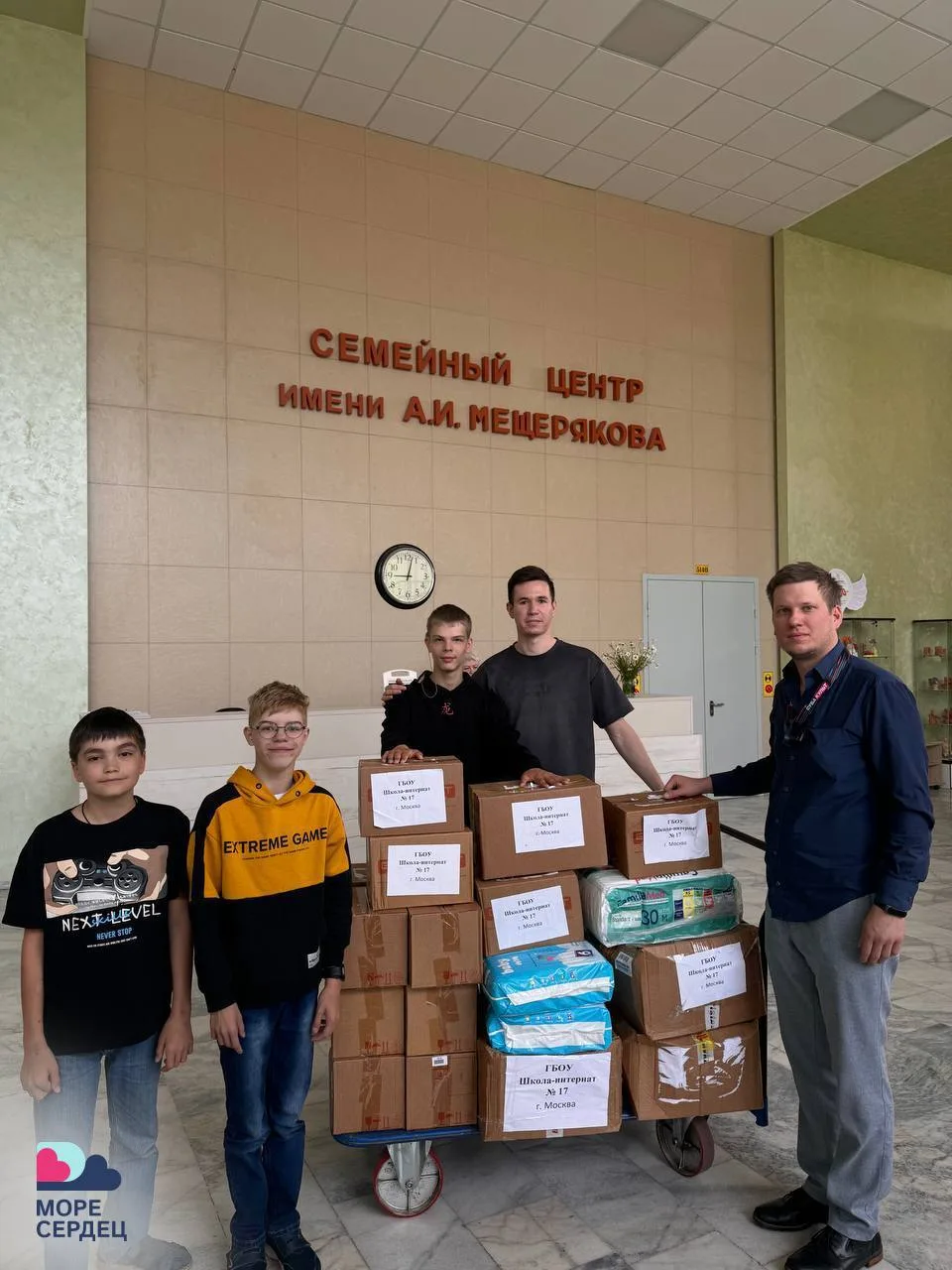 Продолжаем делать добрые дела

С наступлением летних каникул благотворительная деятельность в нашей 
