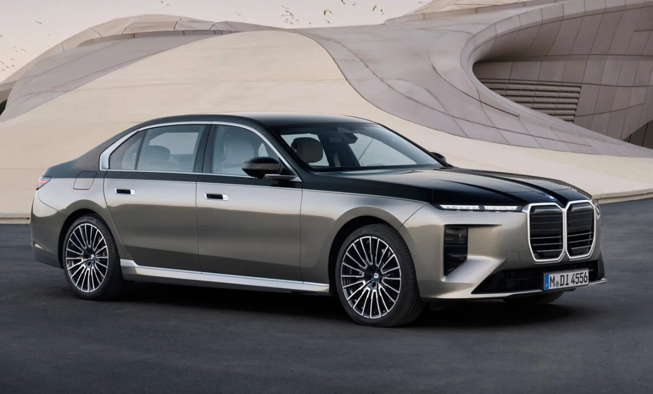 BMW обновила 7 Series: больше мощности и новый интерьер  Компания BMW показала обновлённый седан 7 S
