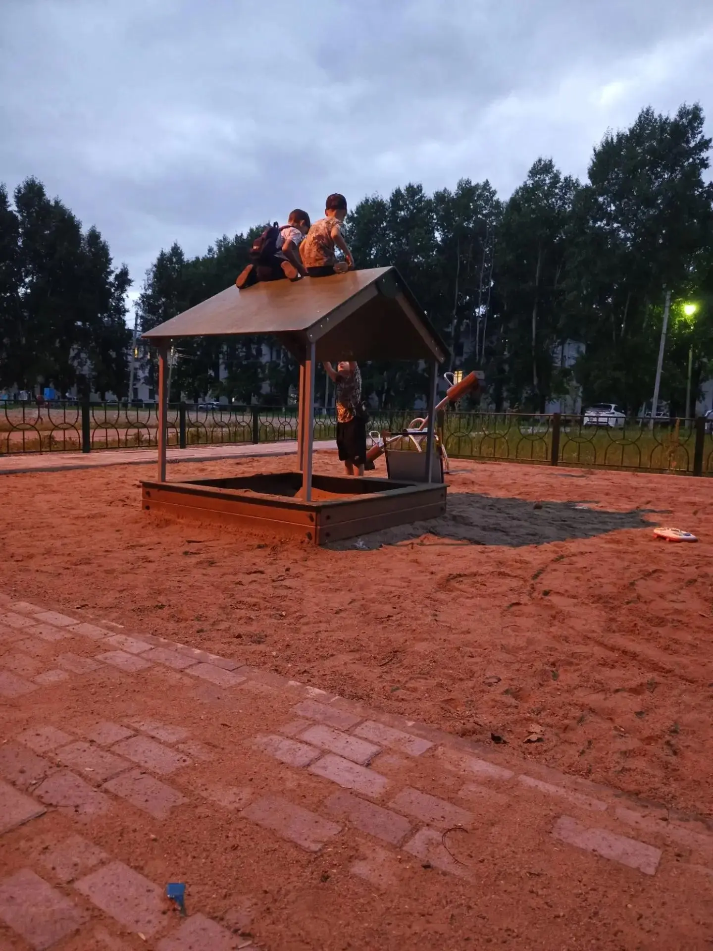 На снимках детские площадки по ул. Садовая и ул. Шимановского

‼️ Обратите внимание, уважаемые родит